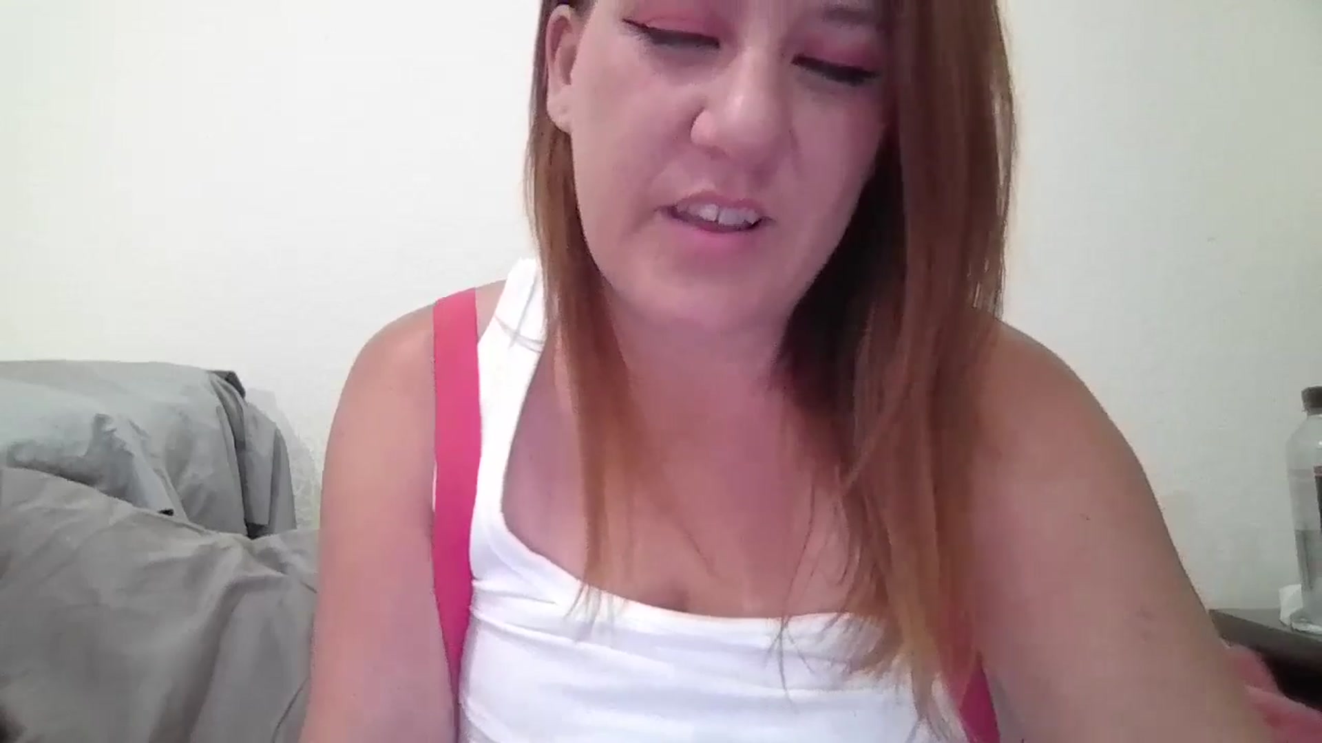 Gallery image thumbnail from Kenzie_leigh's myfreecams stream on, 06/27/2025, 18:03 image 15 of 20