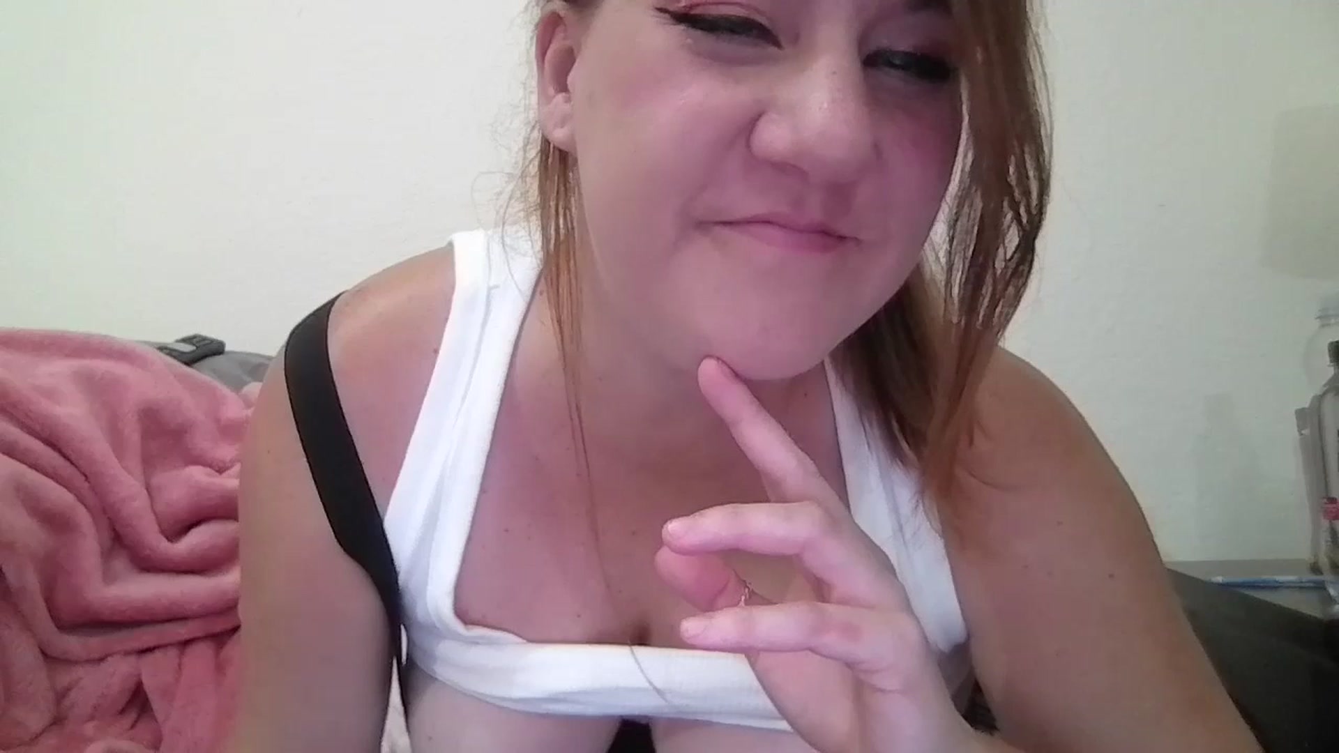 Gallery image thumbnail from Kenzie_leigh's myfreecams stream on, 07/08/2025, 17:42 image 12 of 20