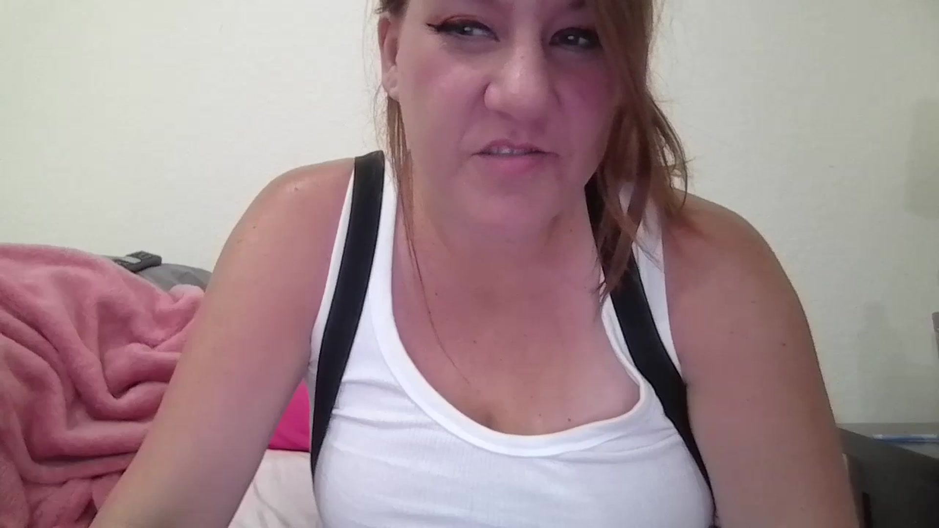 Gallery image thumbnail from Kenzie_leigh's myfreecams stream on, 07/08/2025, 17:42 image 14 of 20