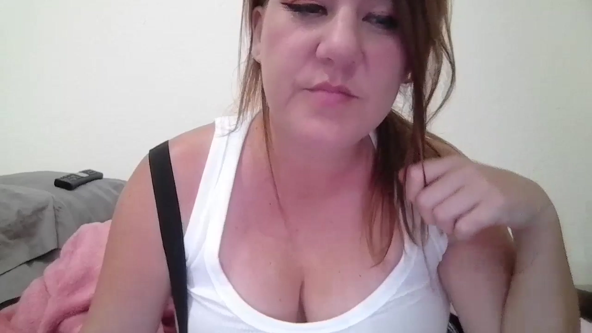 Gallery image thumbnail from Kenzie_leigh's myfreecams stream on, 07/08/2025, 18:58 image 15 of 20