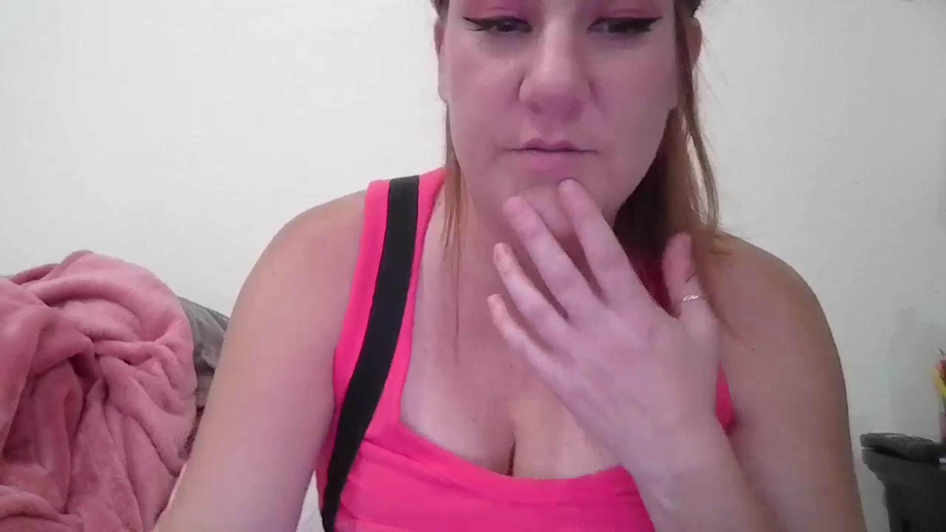 Gallery image thumbnail from Kenzie_leigh's myfreecams stream on, 07/09/2025, 18:10 image 17 of 20