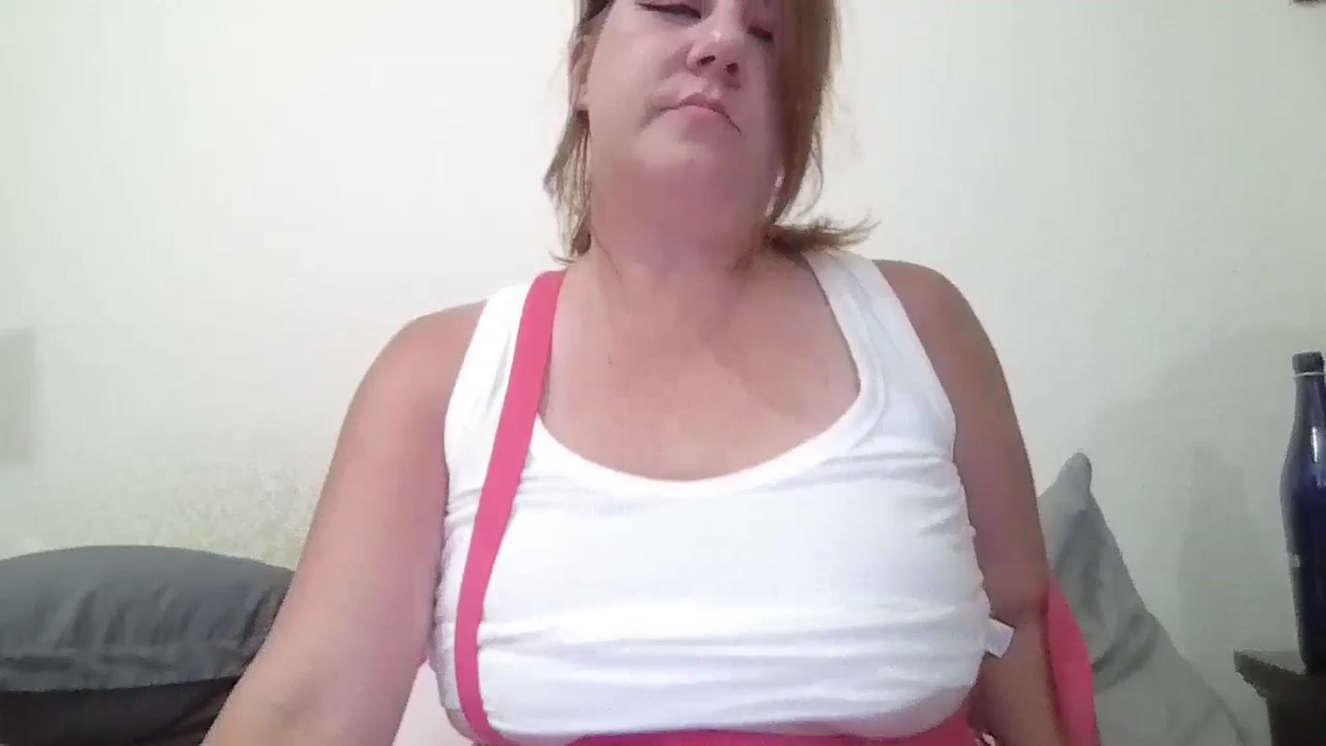 Gallery image thumbnail from Kenzie_leigh's myfreecams stream on, 07/21/2025, 19:10 image 8 of 20