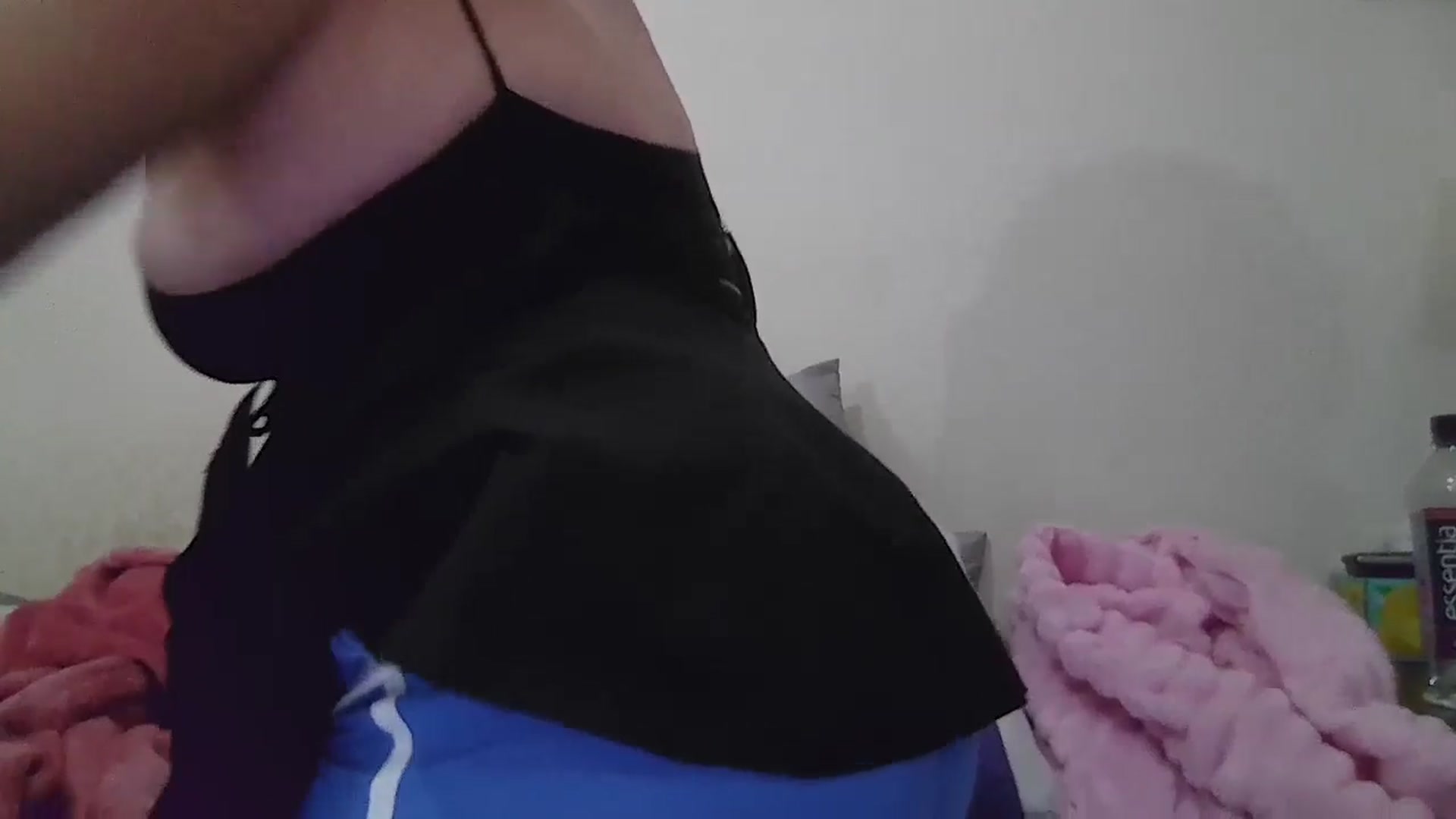 Gallery image thumbnail from Kenzie_leigh's myfreecams stream on, 08/19/2025, 19:59 image 4 of 20