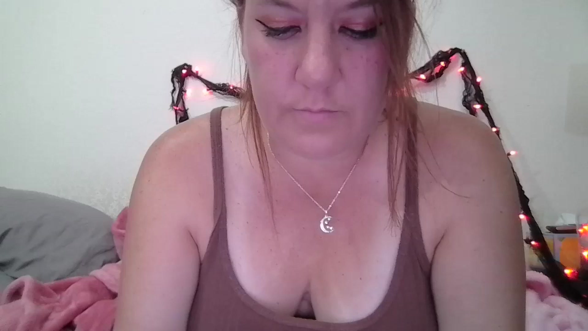 Gallery image thumbnail from Kenzie_leigh's myfreecams stream on, 10/08/2025, 18:16 image 20 of 20