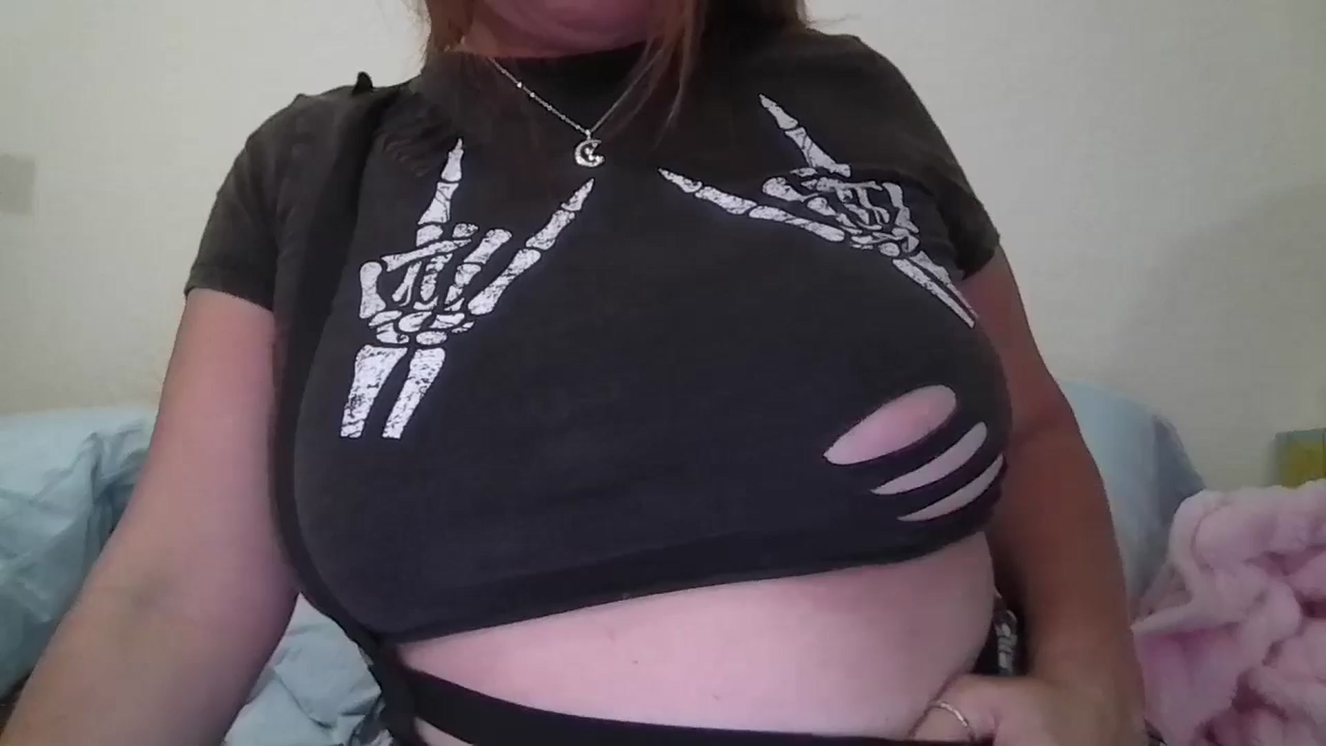 Gallery image thumbnail from Kenzie_leigh's myfreecams stream on, 10/10/2025, 20:17 image 14 of 20
