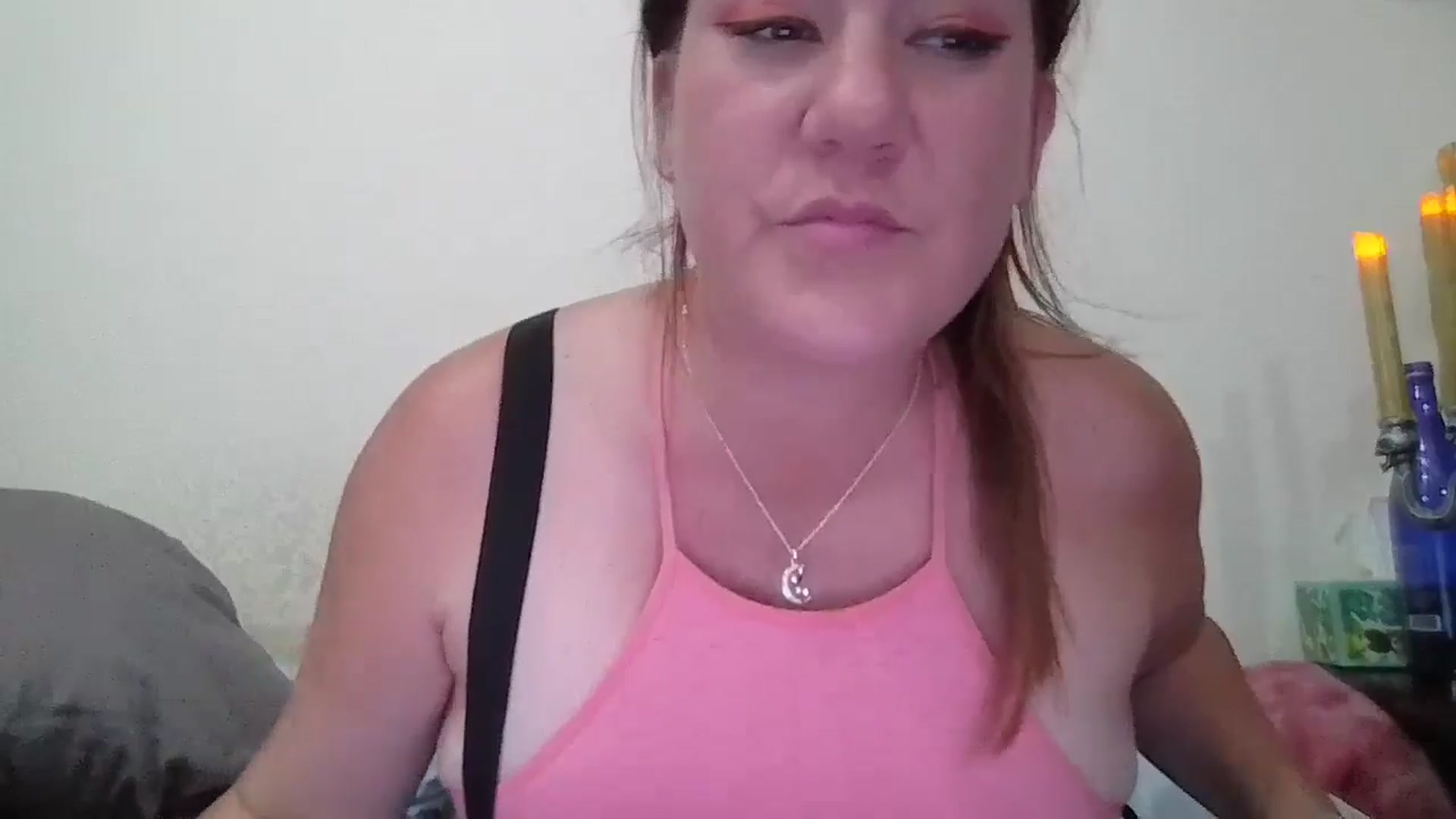 Gallery image thumbnail from Kenzie_leigh's myfreecams stream on, 10/13/2025, 20:03 image 14 of 20