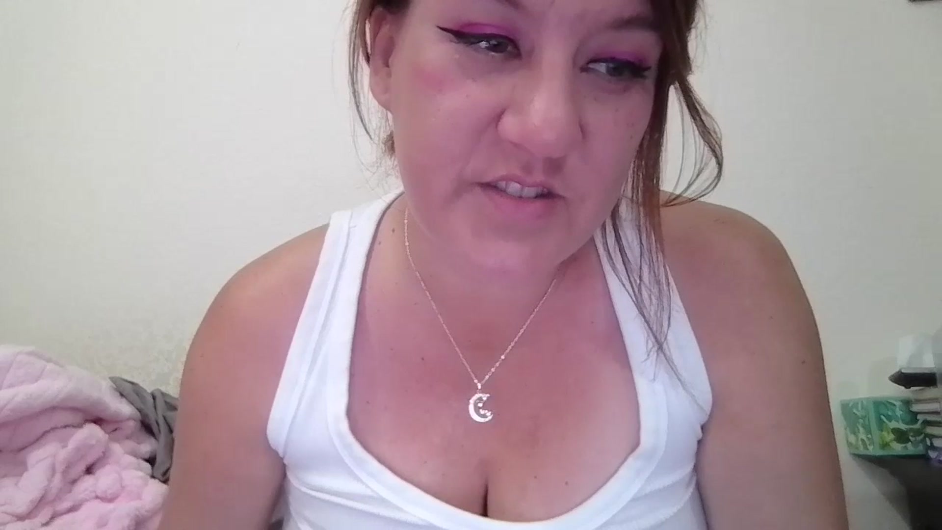 Gallery image thumbnail from Kenzie_leigh's myfreecams stream on, 11/18/2025, 19:13 image 7 of 20