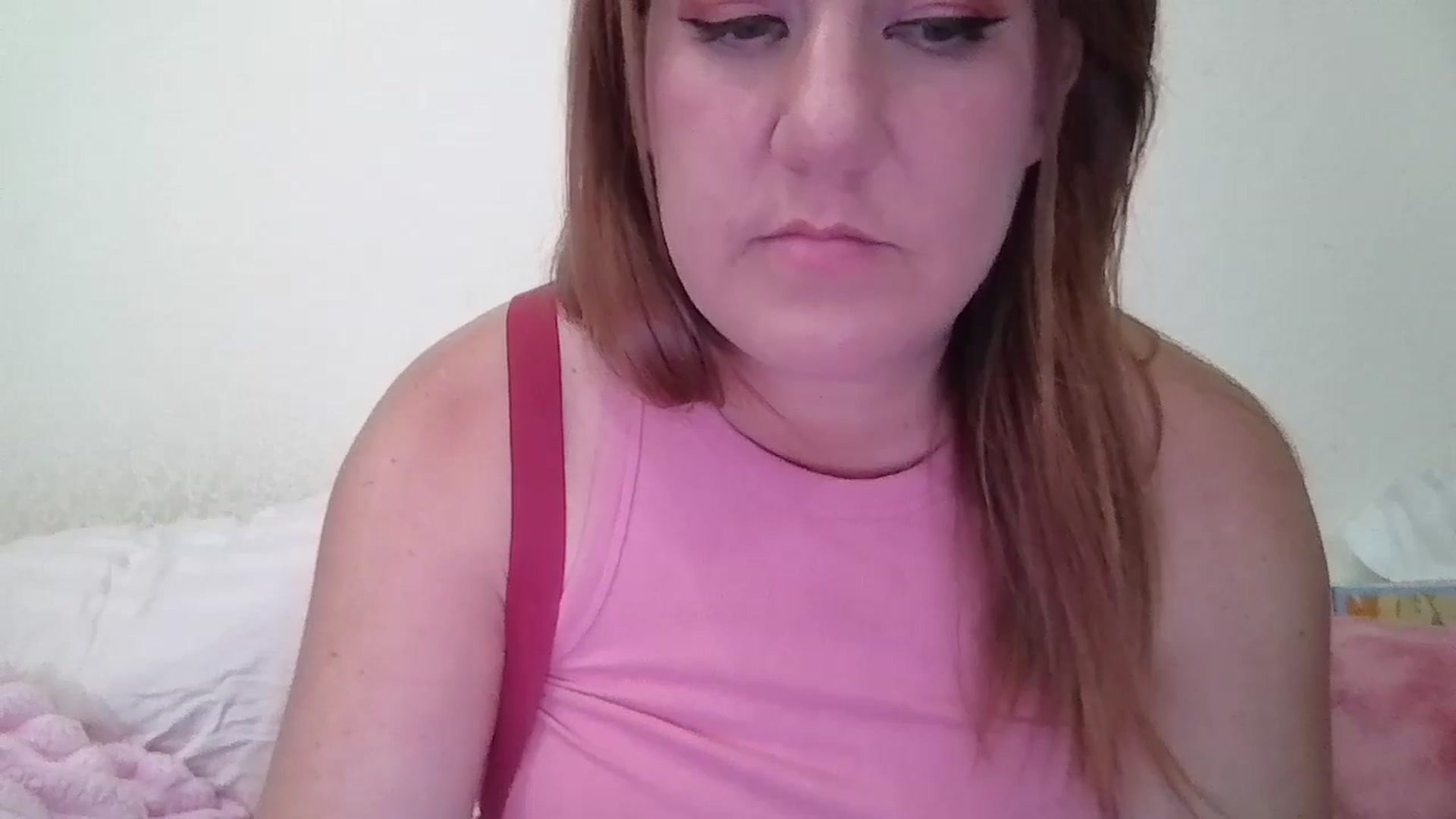 Gallery image thumbnail from Kenzie_leigh's myfreecams stream on, 12/15/2025, 19:02 image 16 of 20