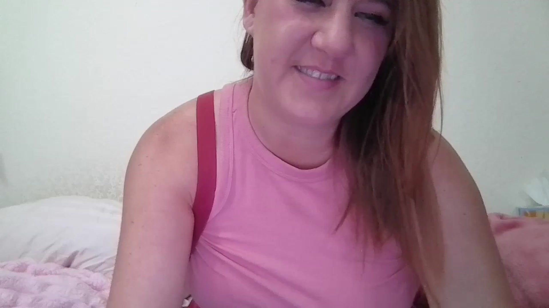 Gallery image thumbnail from Kenzie_leigh's myfreecams stream on, 12/15/2025, 20:04 image 4 of 20