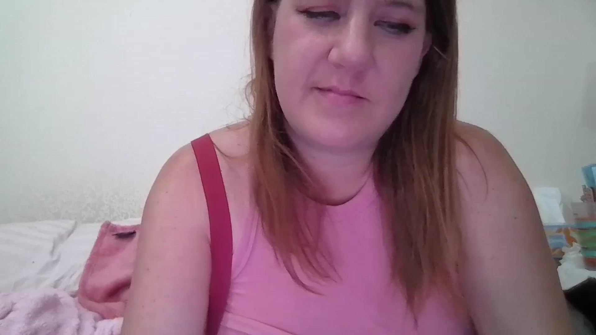 Gallery image thumbnail from Kenzie_leigh's myfreecams stream on, 12/15/2025, 22:08 image 15 of 20