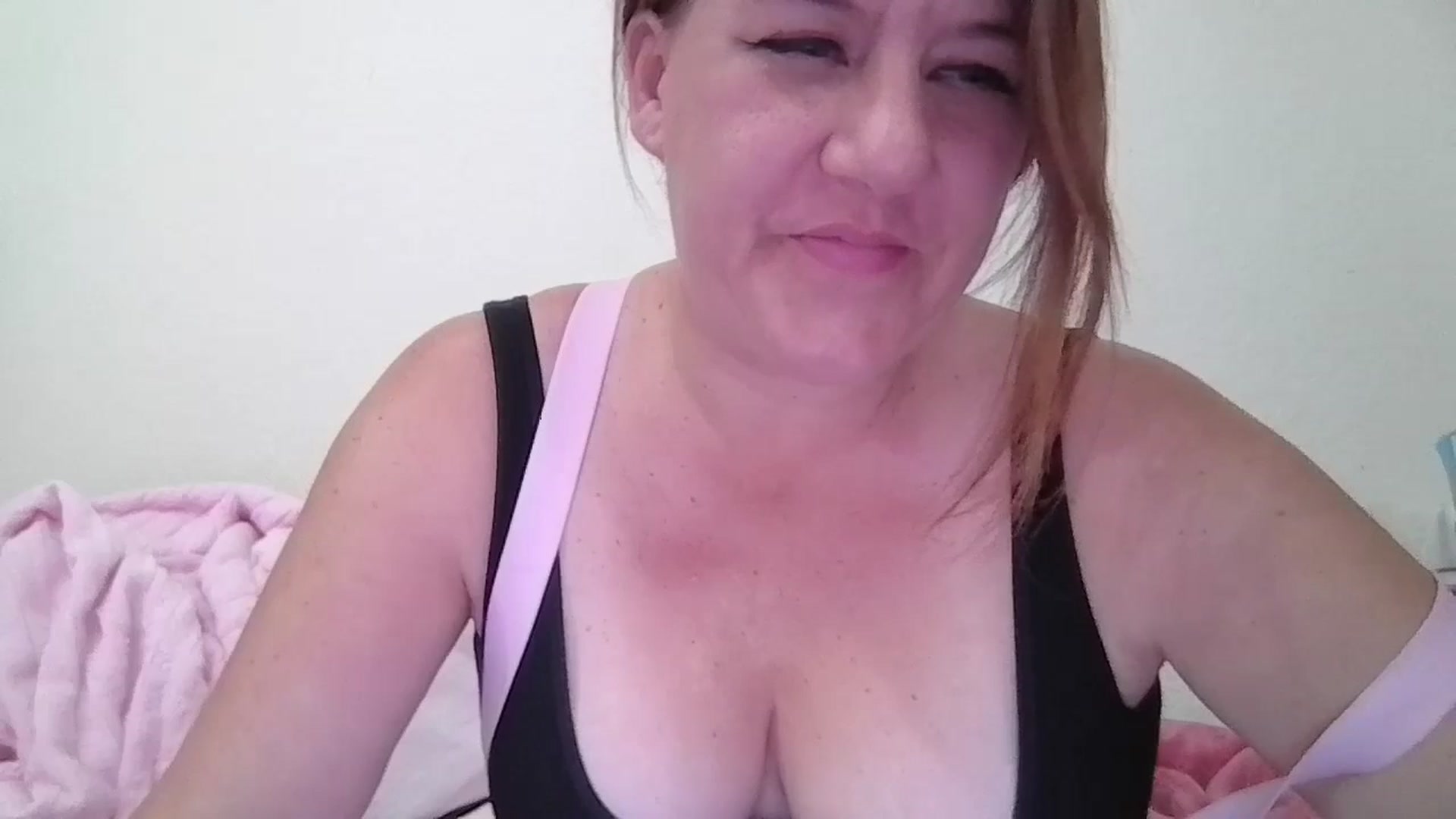 Gallery image thumbnail from Kenzie_leigh's myfreecams stream on, 12/21/2025, 20:53 image 10 of 20