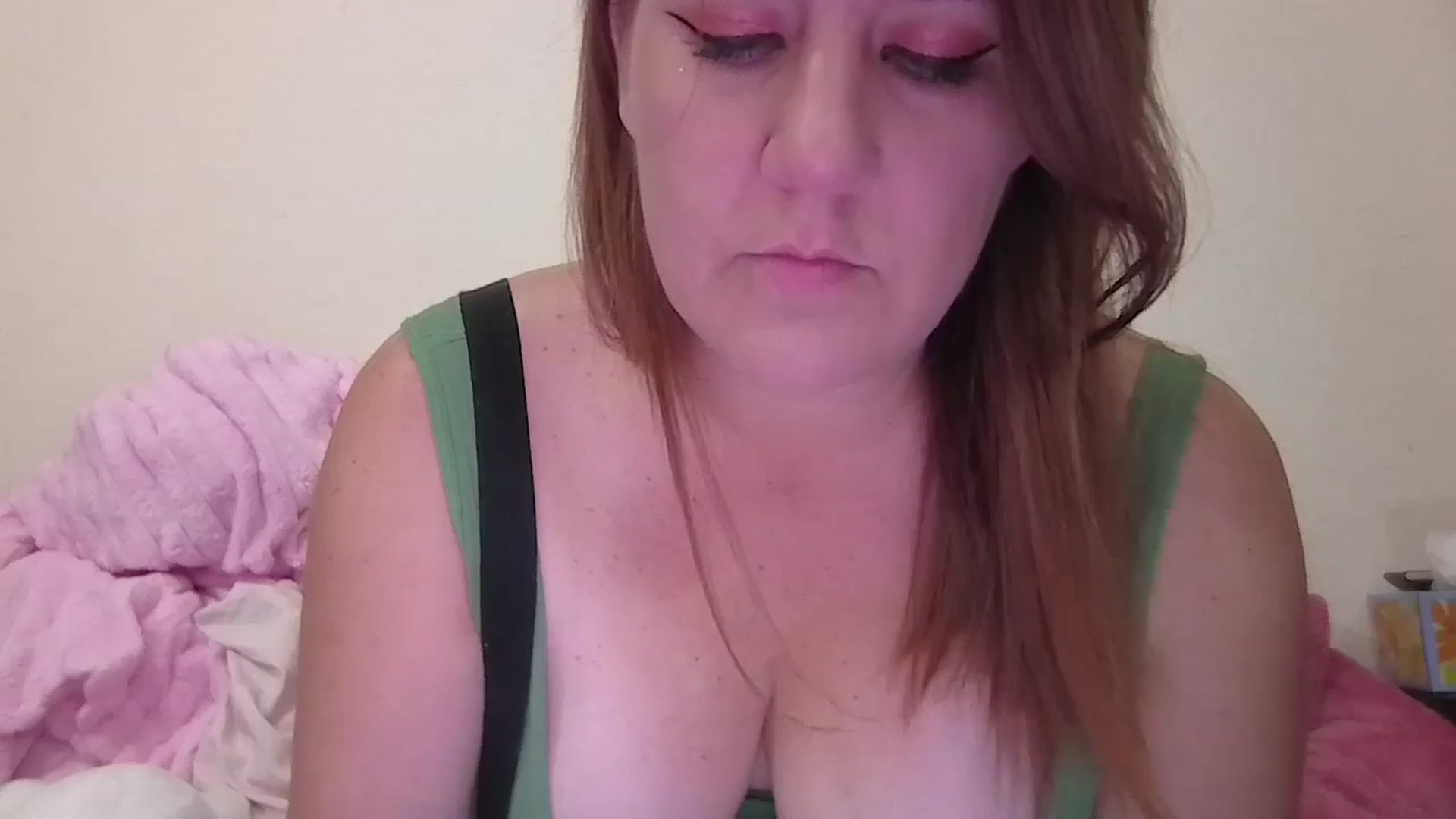 Gallery image thumbnail from Kenzie_leigh's myfreecams stream on, 12/22/2025, 18:53 image 3 of 20