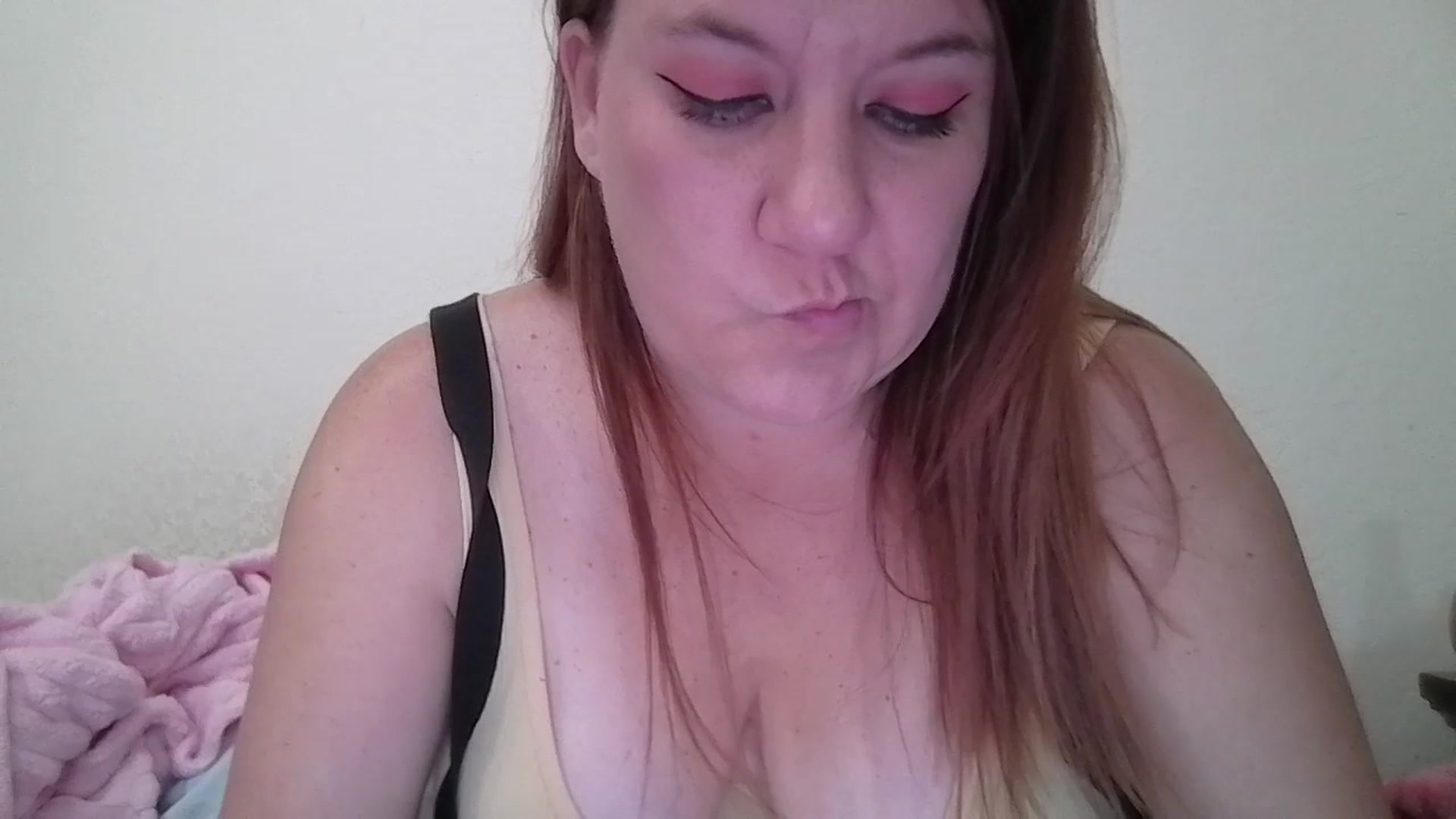 Gallery image thumbnail from Kenzie_leigh's myfreecams stream on, 02/10/2026, 21:20 image 2 of 20