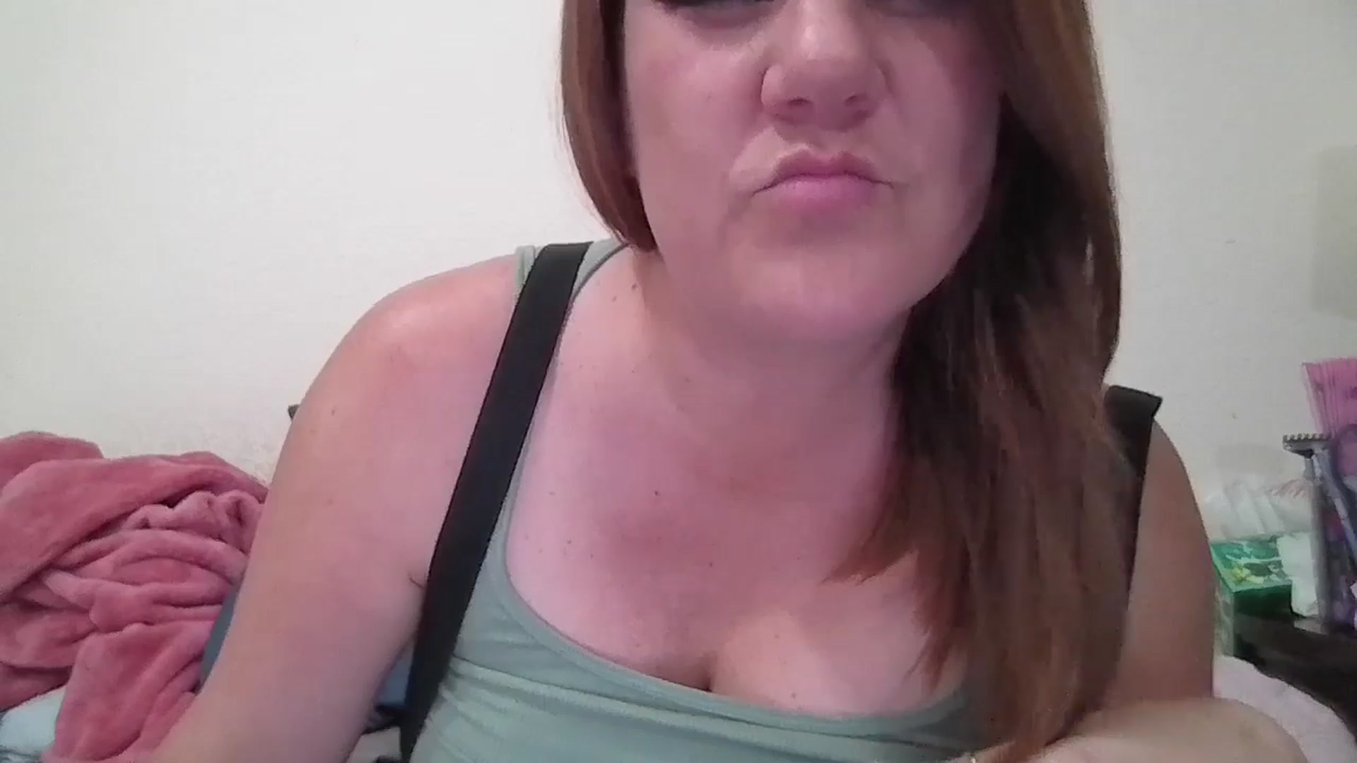 Gallery image thumbnail from Kenzie_leigh's myfreecams stream on, 03/25/2026, 19:09 image 15 of 20