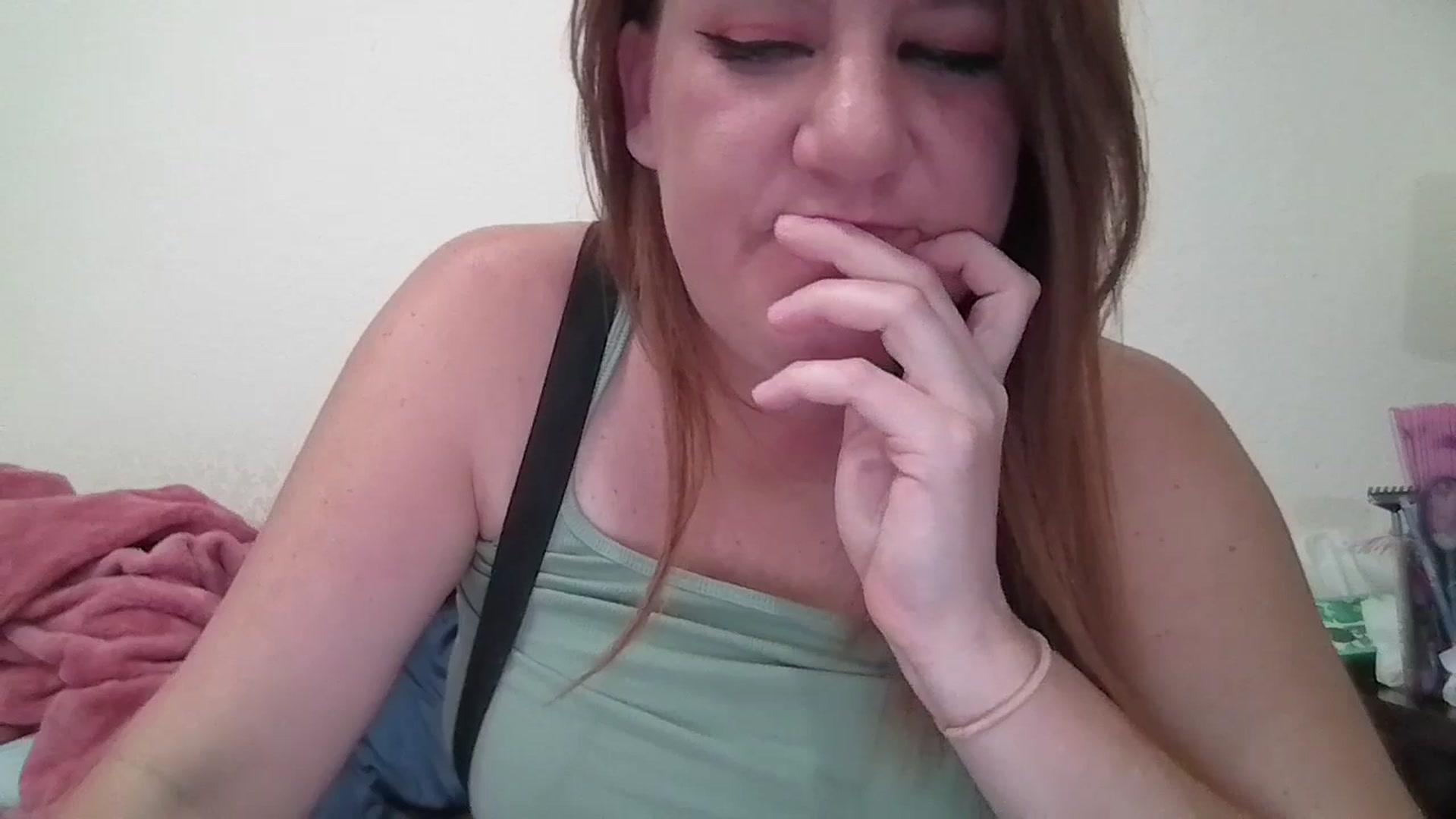 Gallery image thumbnail from Kenzie_leigh's myfreecams stream on, 03/25/2026, 20:11 image 9 of 20