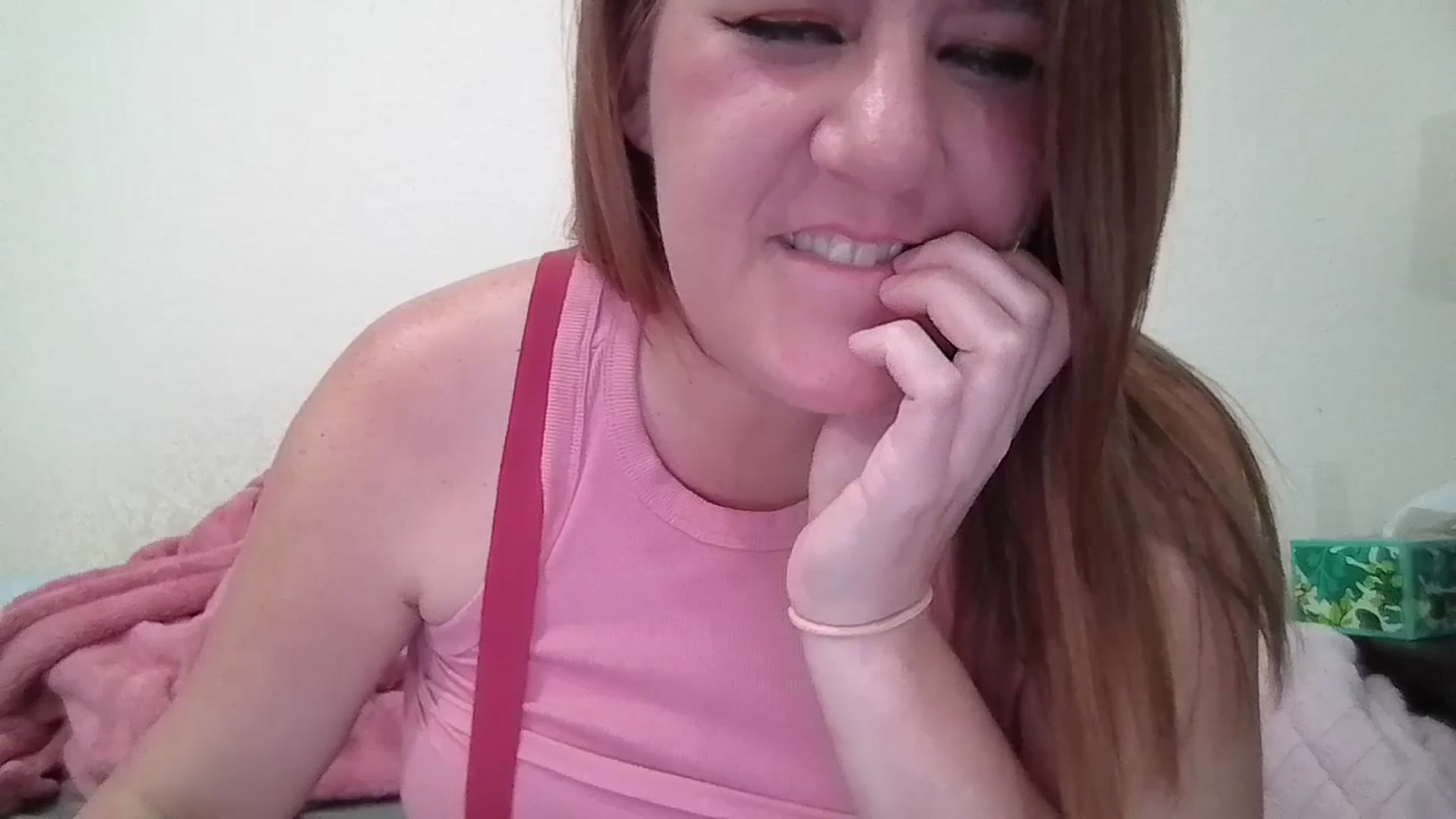 Gallery image thumbnail from Kenzie_leigh's myfreecams stream on, 03/26/2026, 20:08 image 18 of 20