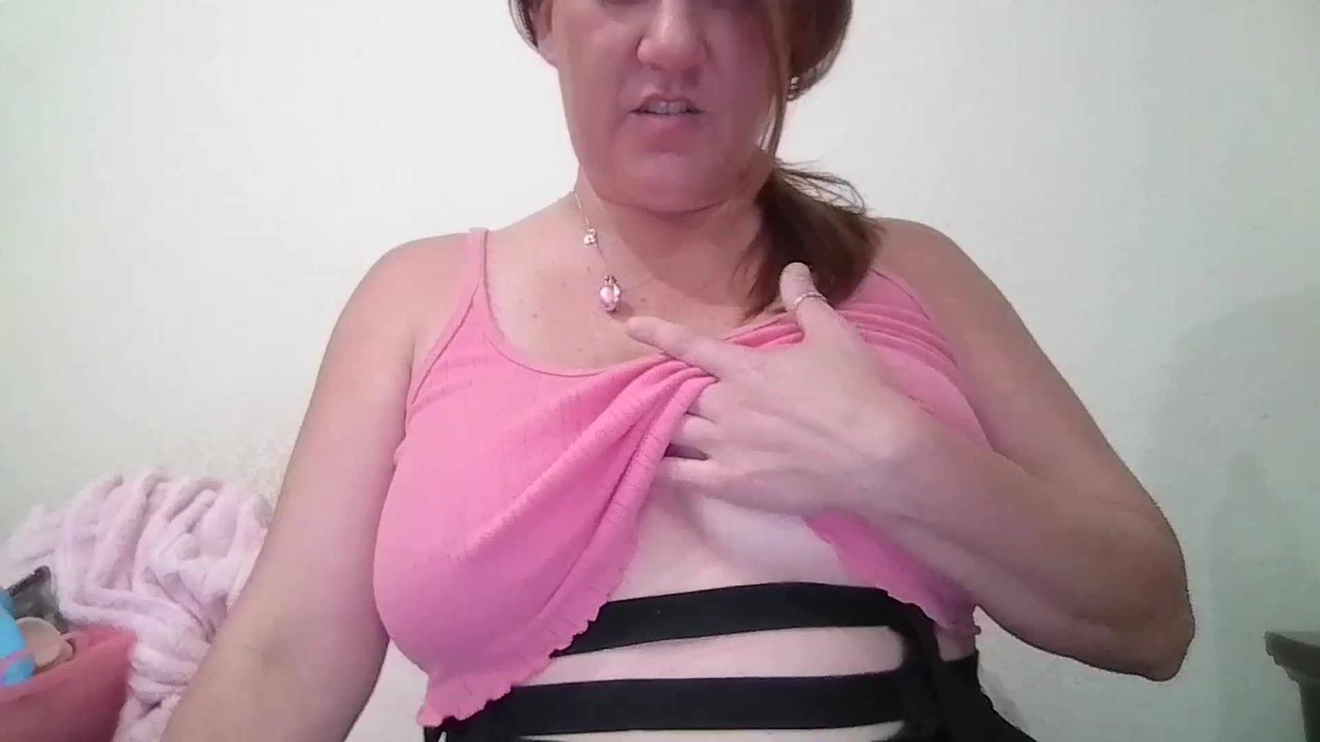 Gallery image thumbnail from Kenzie_leigh's myfreecams stream on, 04/16/2026, 20:38 image 10 of 20