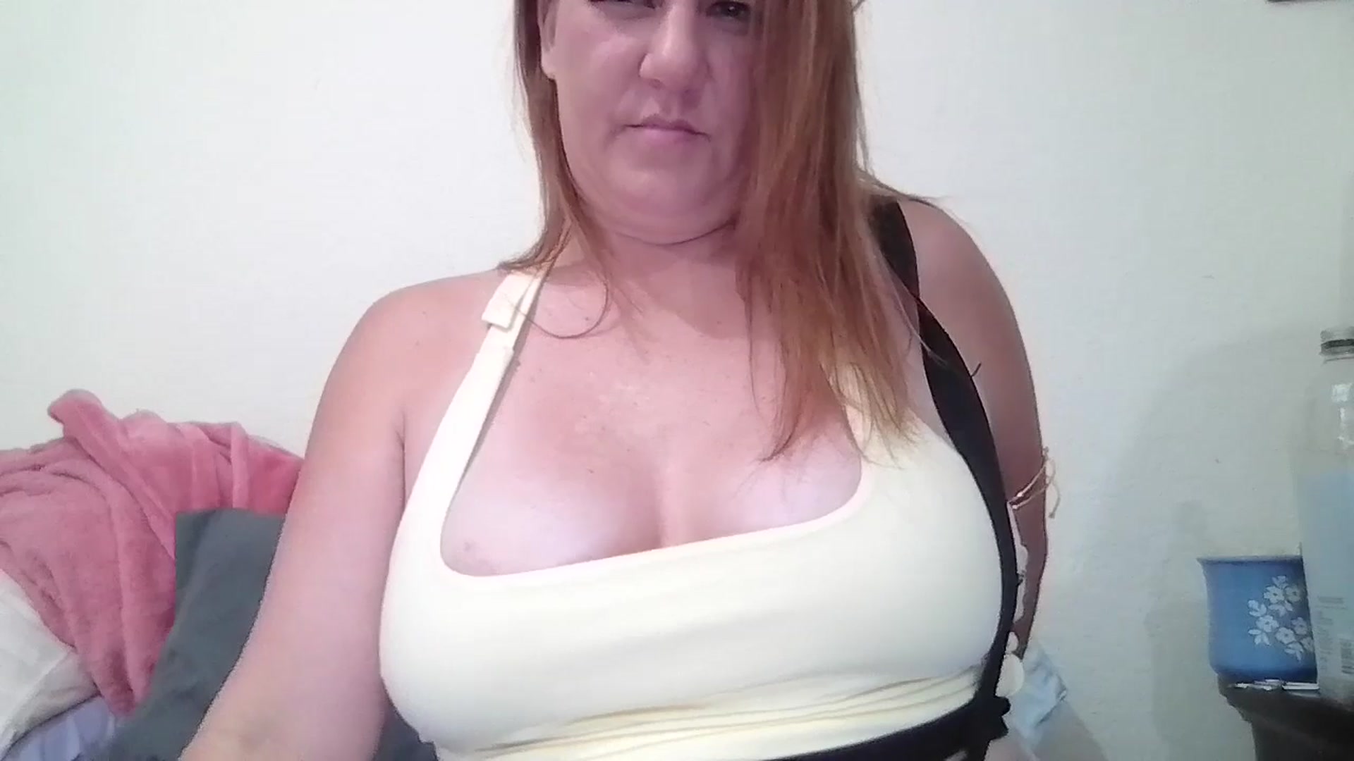 Gallery image thumbnail from Kenzie_leigh's myfreecams stream on, 05/03/2026, 17:21 image 10 of 20