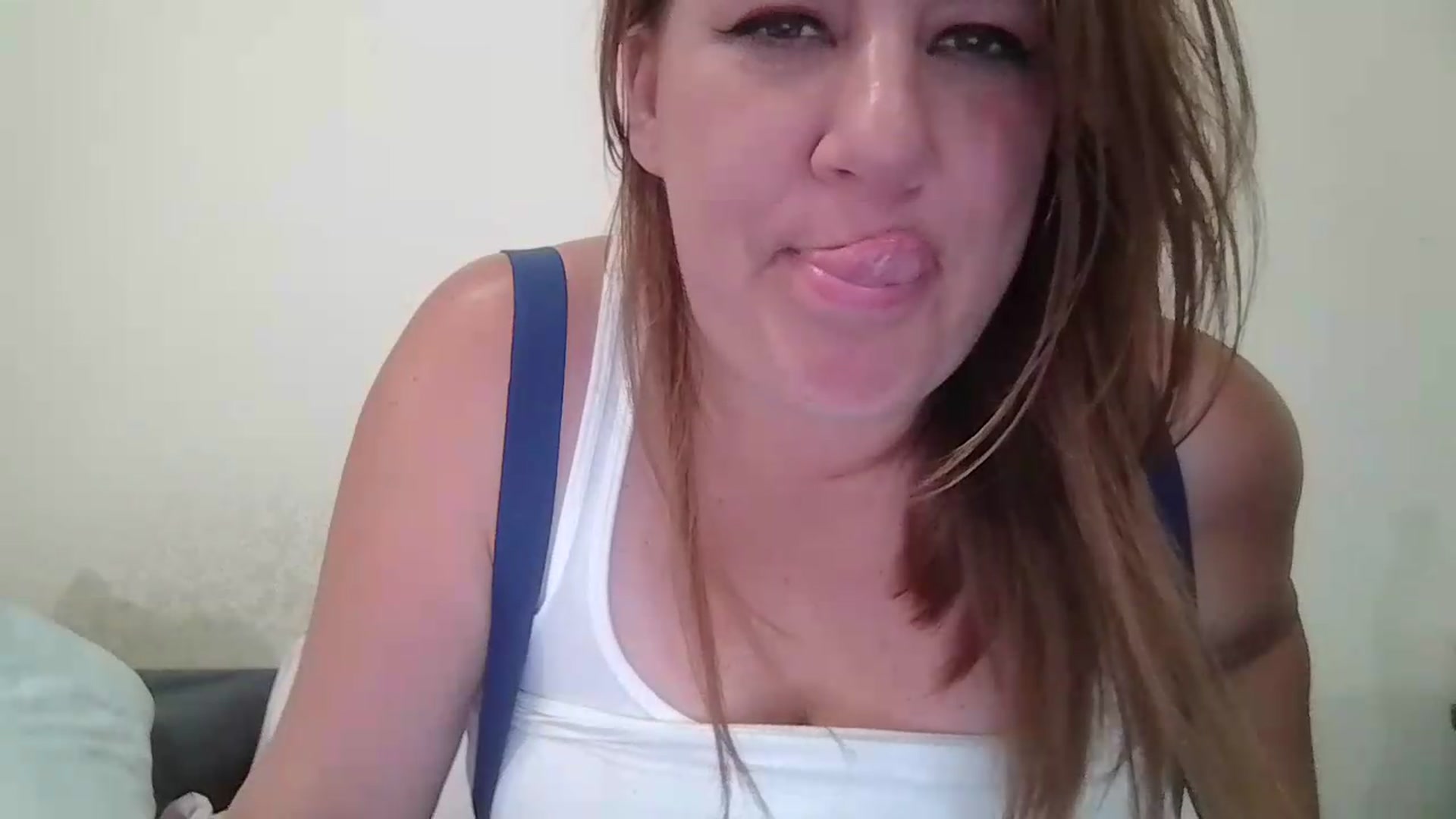 Gallery image thumbnail from Kenzie_leigh's myfreecams stream on, 05/18/2026, 20:35 image 5 of 20