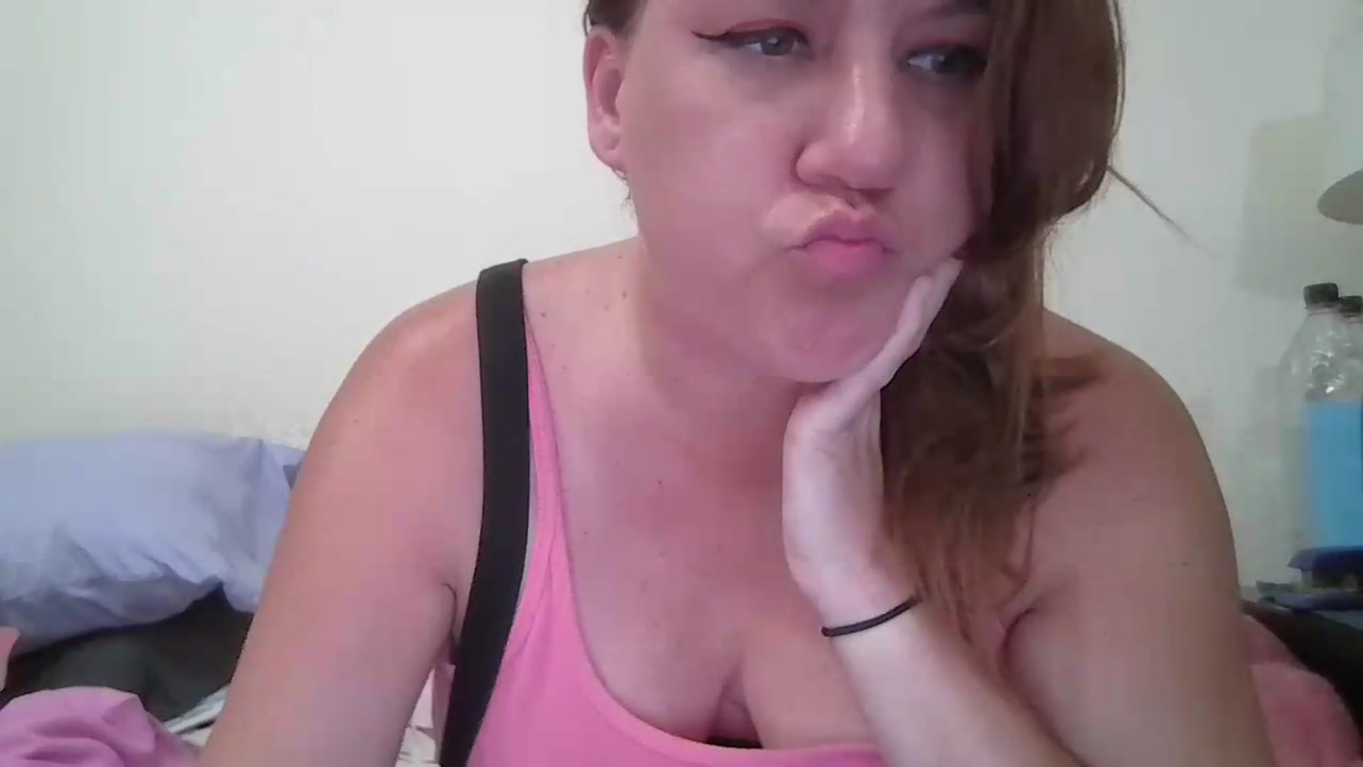 Gallery image thumbnail from Kenzie_leigh's myfreecams stream on, 05/26/2026, 22:41 image 6 of 20
