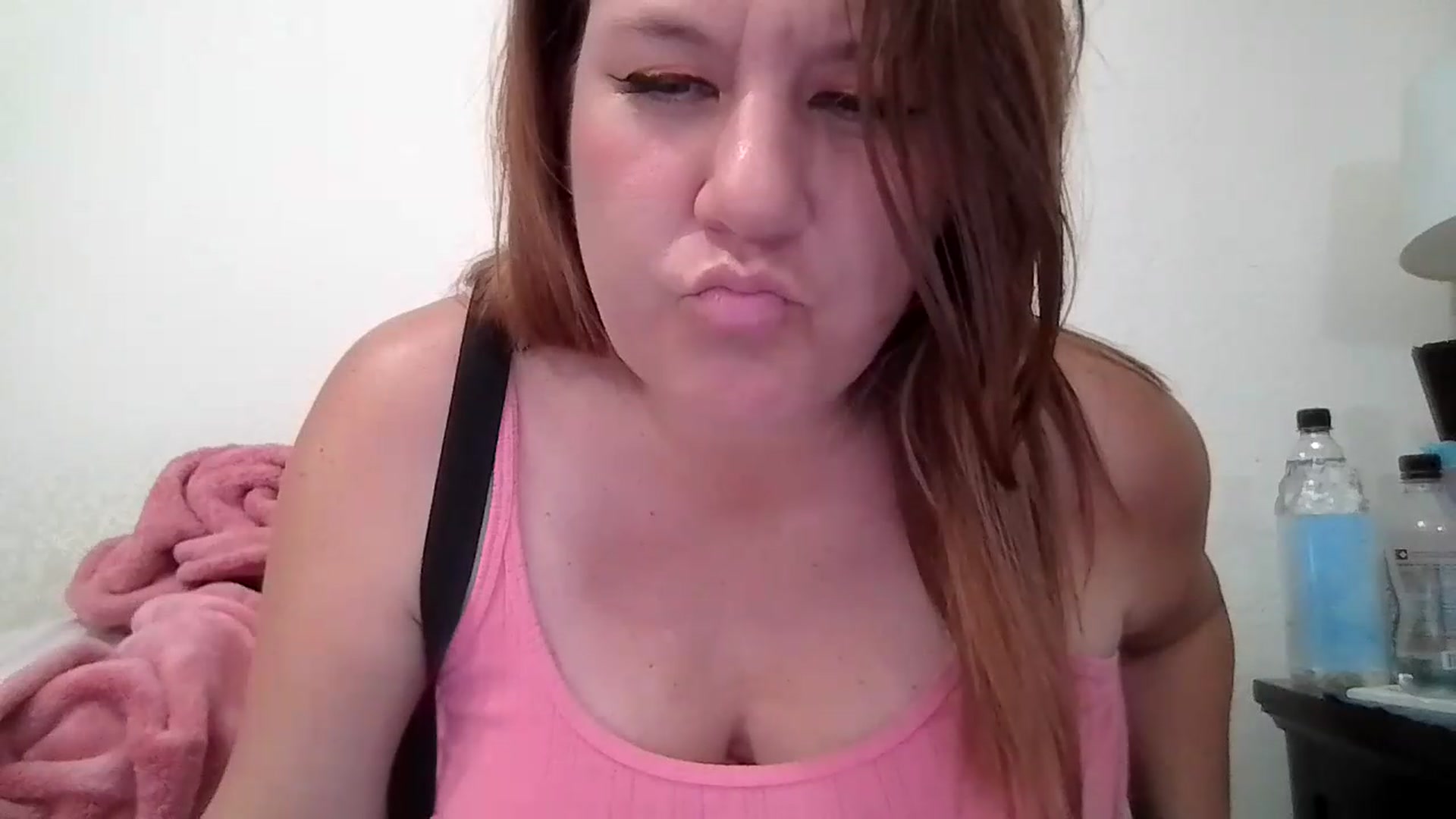 Gallery image thumbnail from Kenzie_leigh's myfreecams stream on, 06/26/2026, 18:19 image 16 of 20