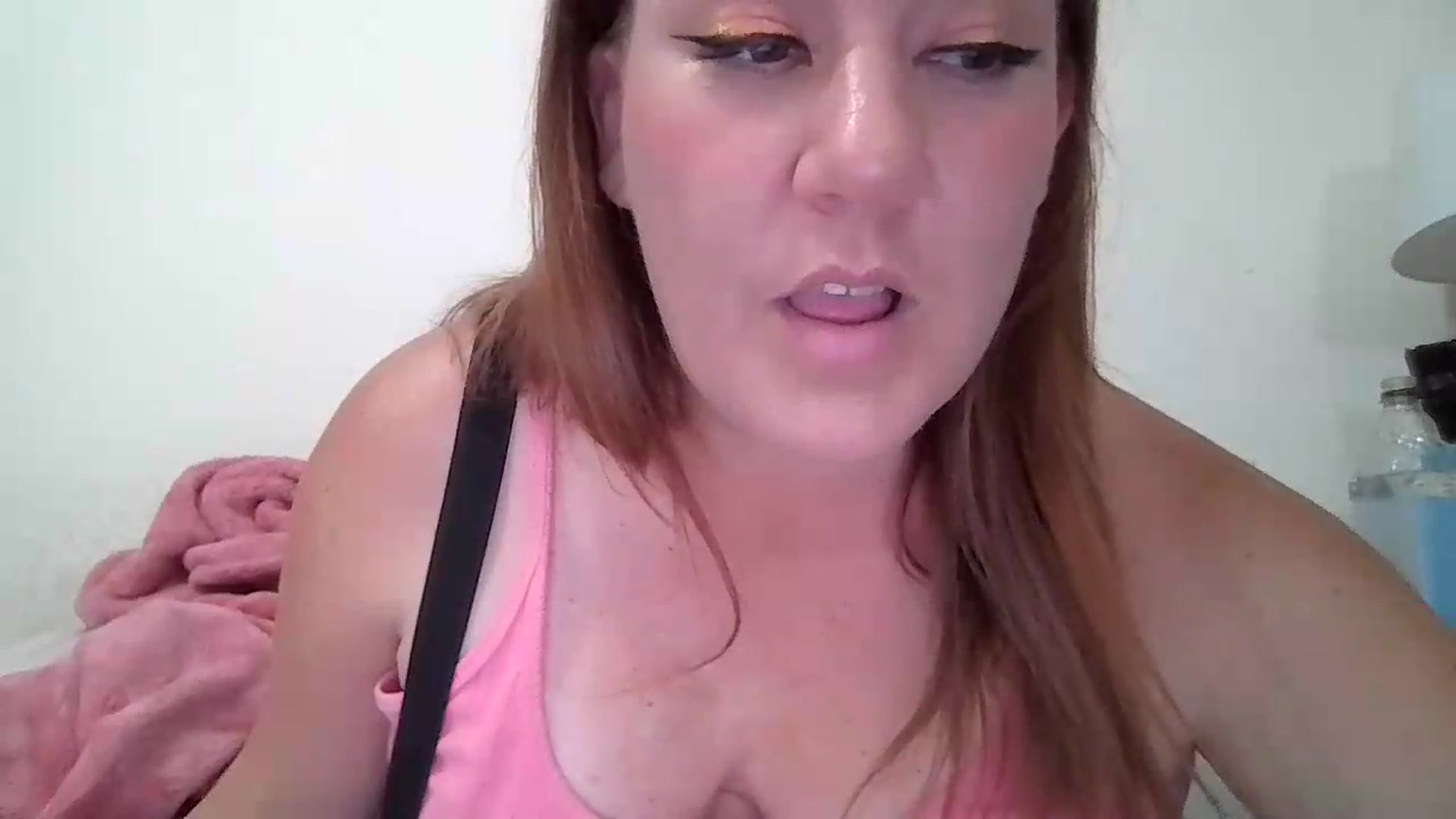 Gallery image thumbnail from Kenzie_leigh's myfreecams stream on, 06/26/2026, 19:28 image 18 of 20