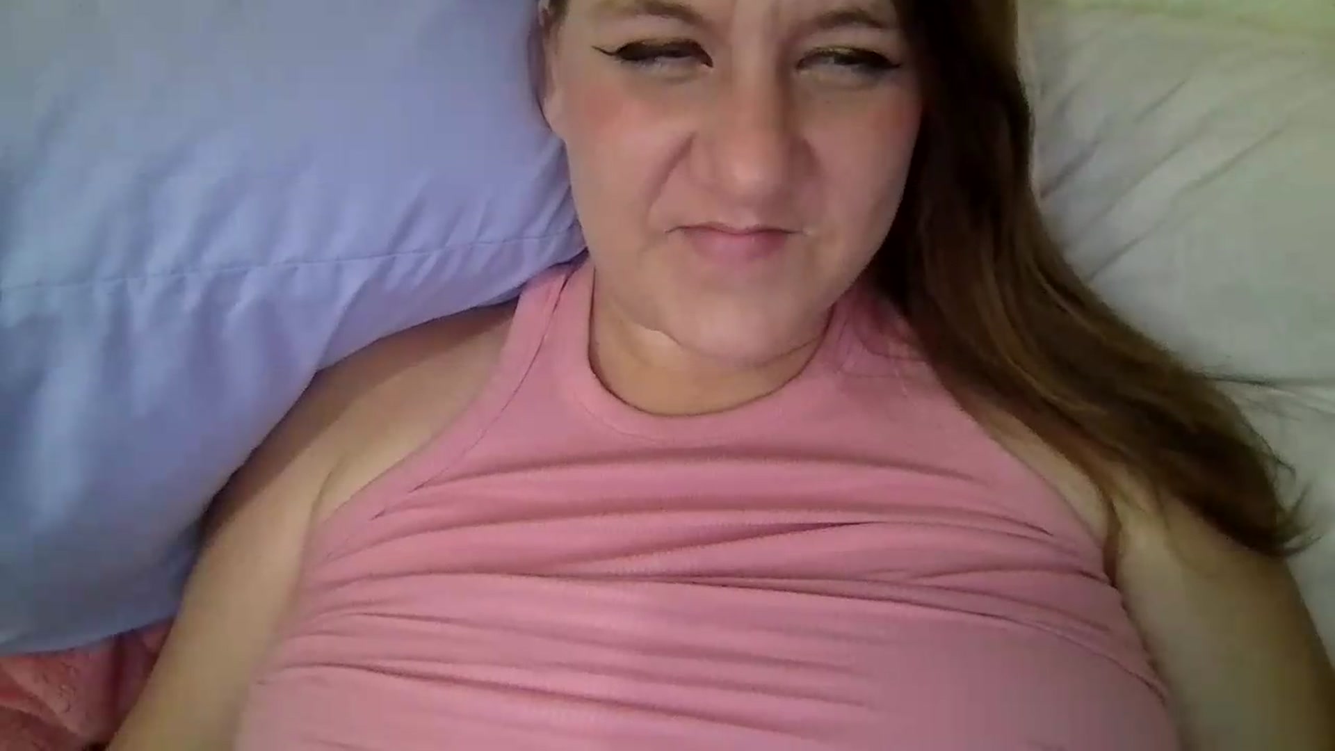 Gallery image thumbnail from Kenzie_leigh's myfreecams stream on, 07/27/2026, 19:00 image 14 of 20