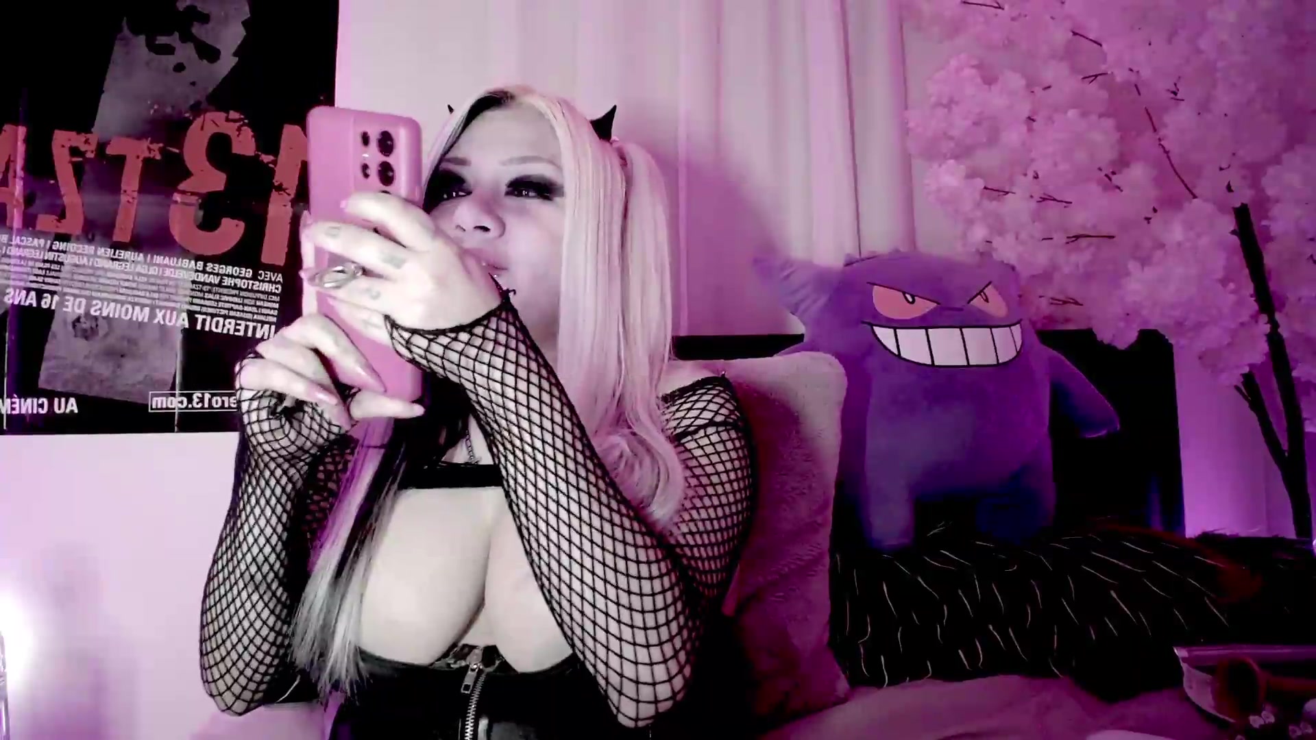 Gallery image thumbnail from Ketel's myfreecams stream on, 08/27/2026, 05:10 image 7 of 20