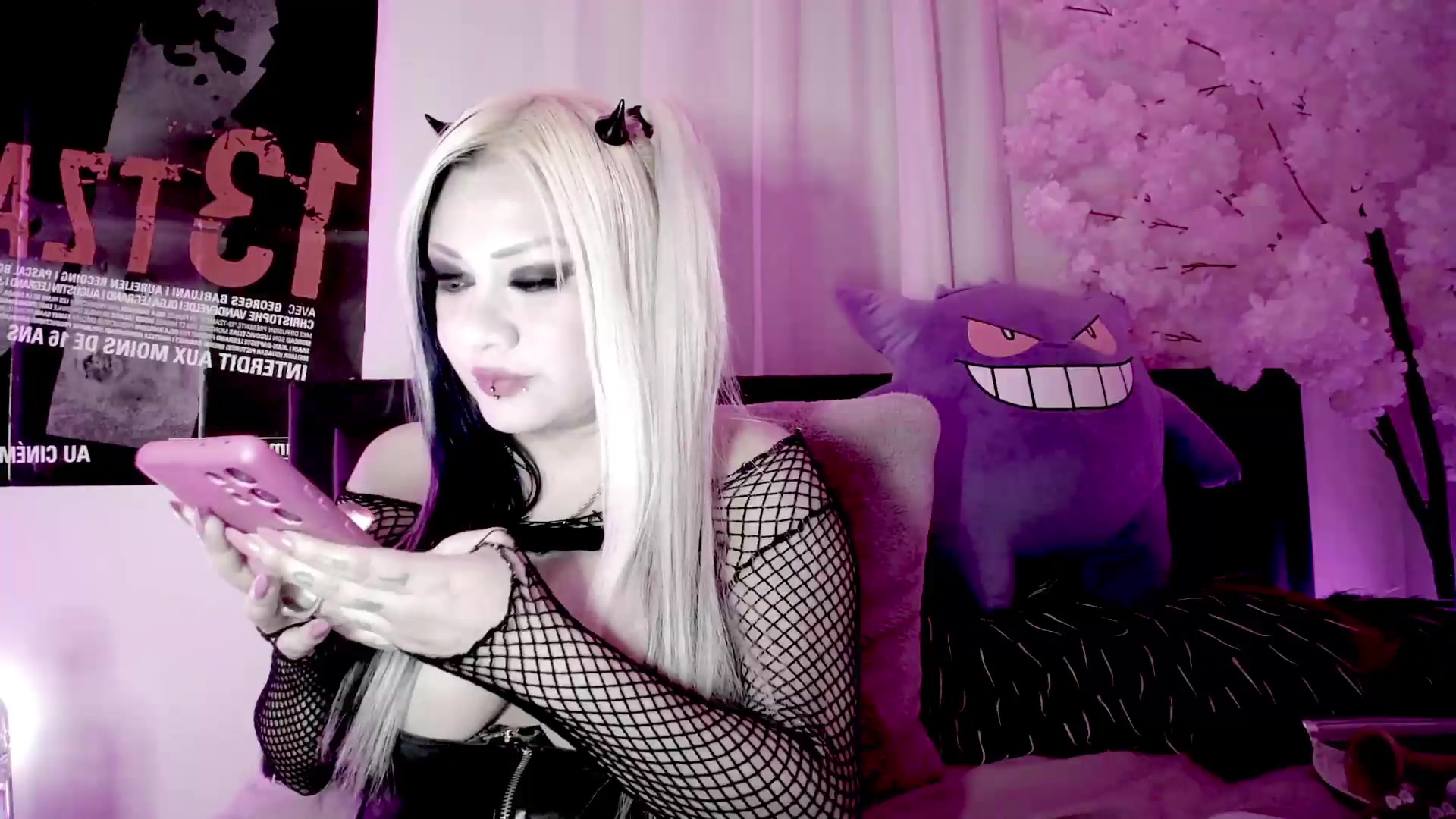 Gallery image thumbnail from Ketel's myfreecams stream on, 08/27/2026, 05:10 image 10 of 20