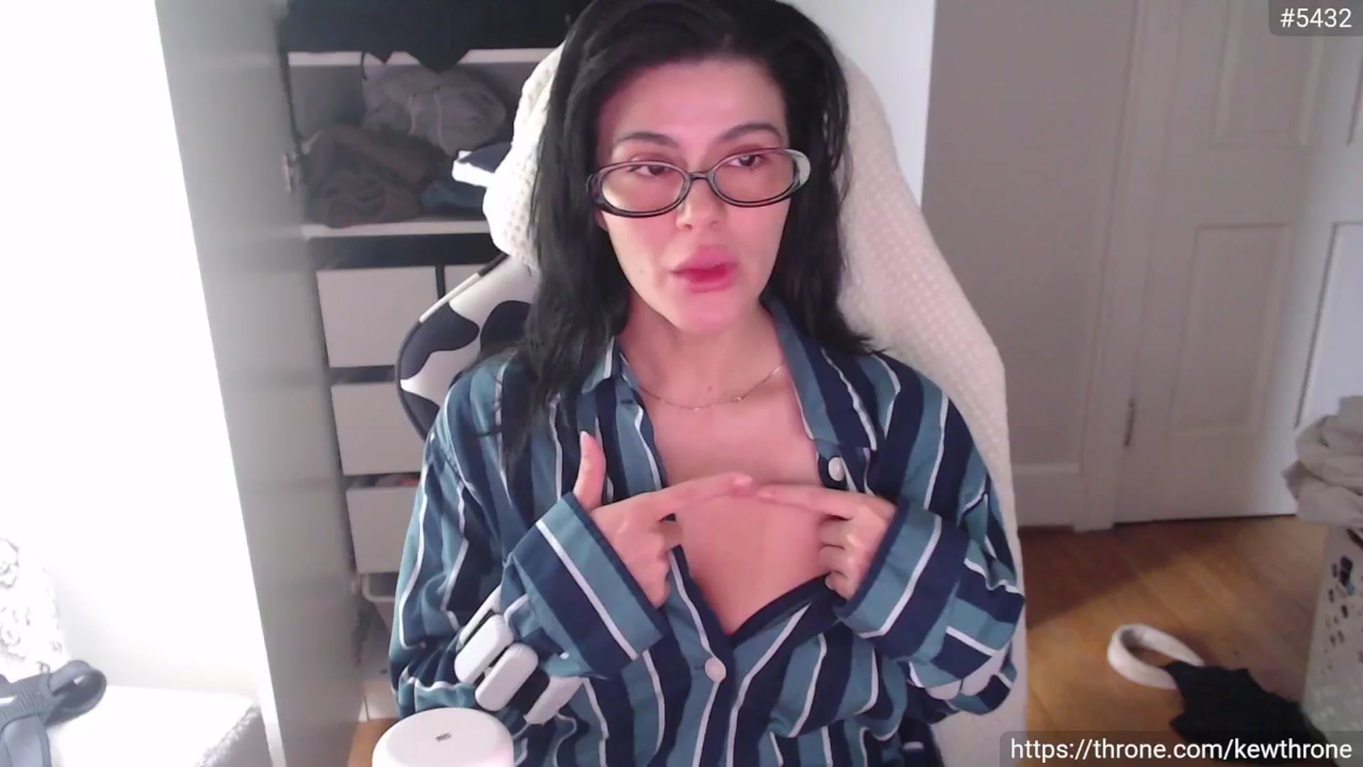 Gallery image thumbnail from Kew__'s myfreecams stream on, 07/13/2025, 20:25 image 5 of 20