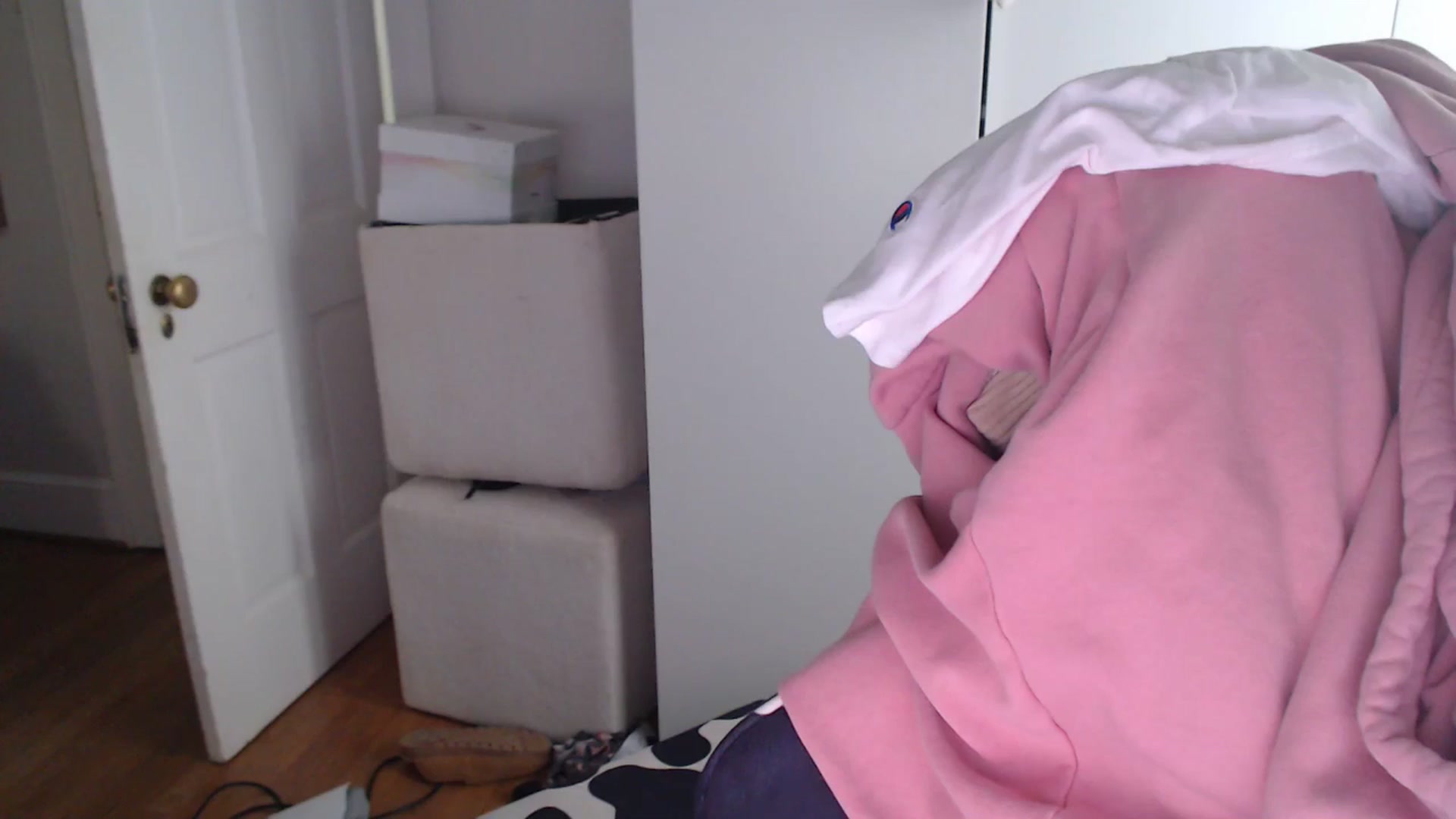 Gallery image thumbnail from Kew__'s myfreecams stream on, 07/19/2025, 16:47 image 18 of 20