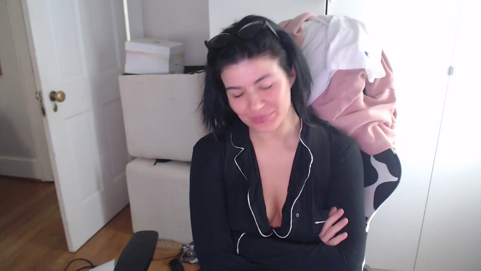 Gallery image thumbnail from Kew__'s myfreecams stream on, 07/19/2025, 16:47 image 16 of 20