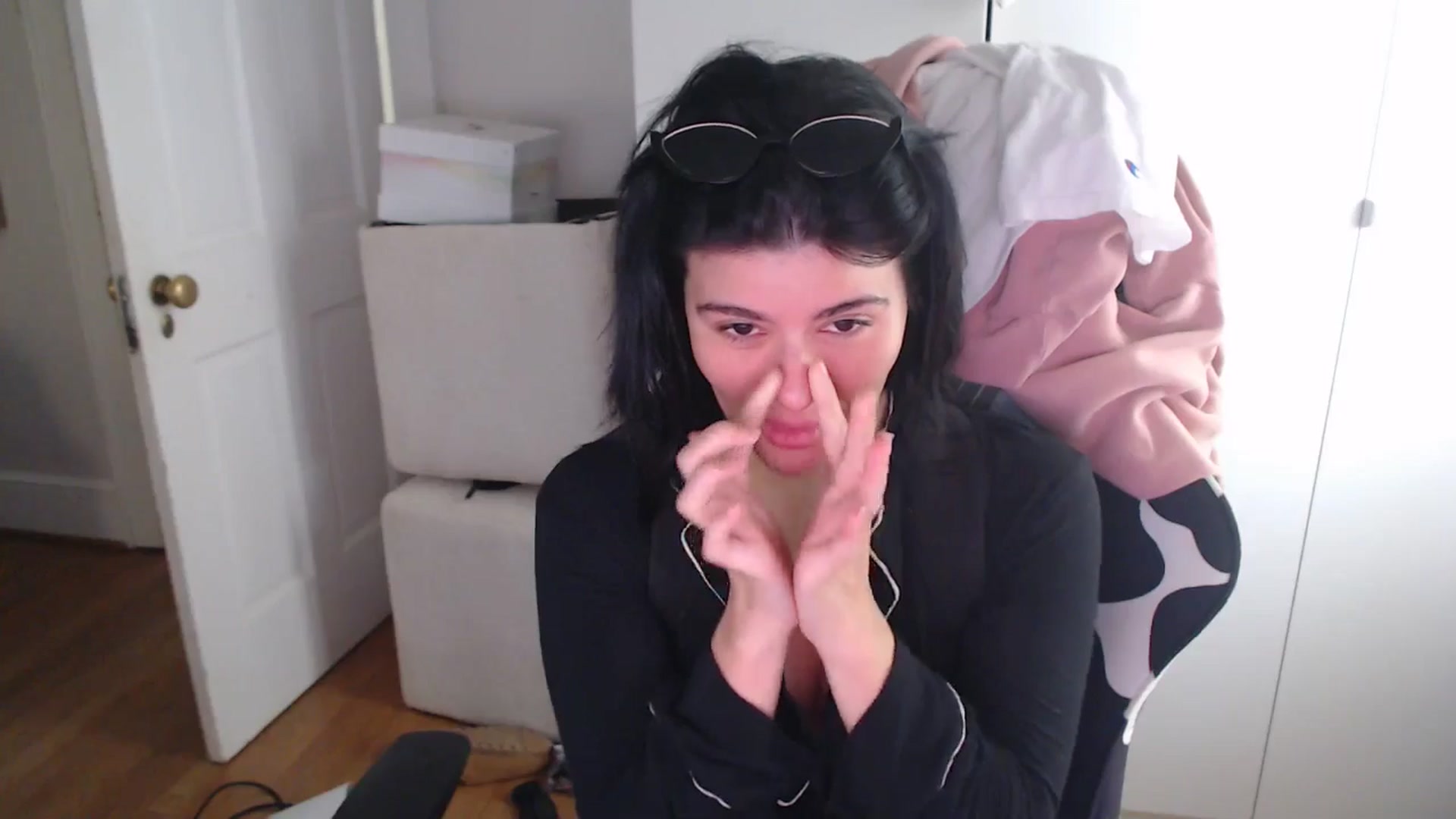 Gallery image thumbnail from Kew__'s myfreecams stream on, 07/19/2025, 16:47 image 17 of 20