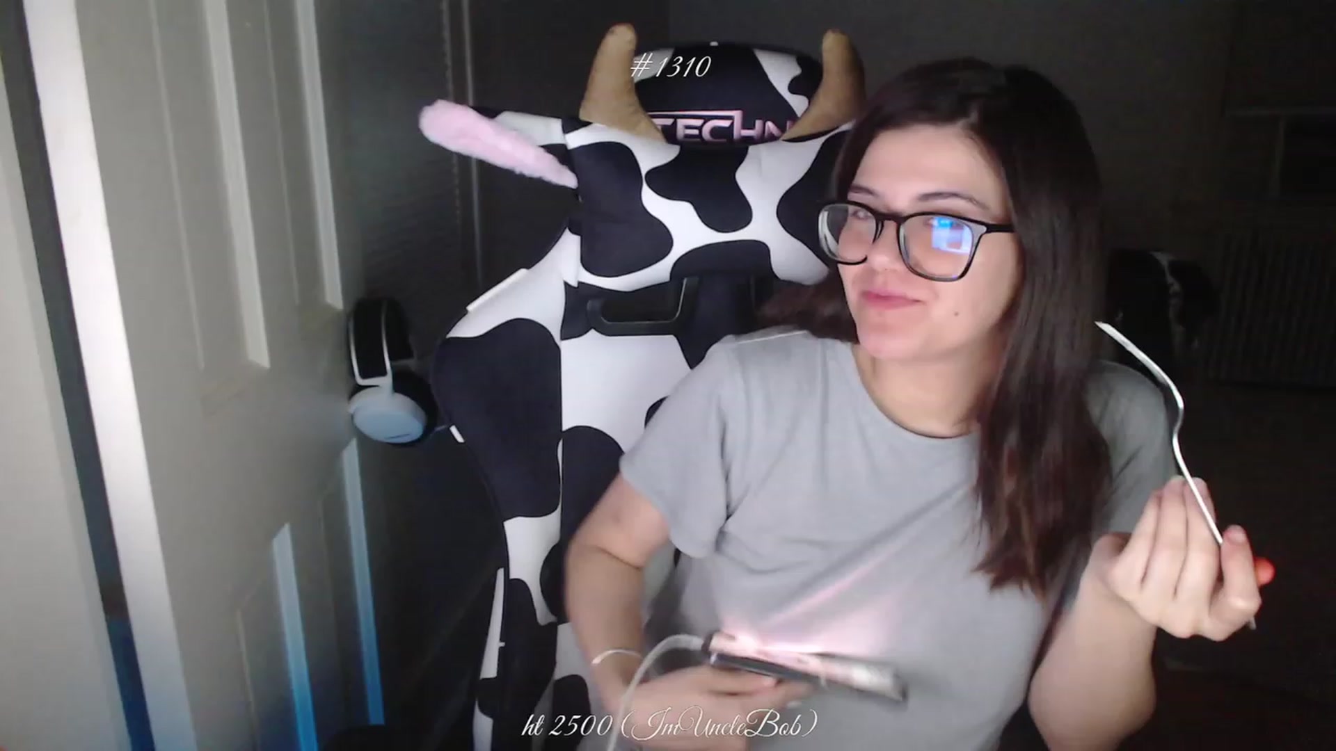 Gallery image thumbnail from KewcumberUB's myfreecams stream on, 04/30/2023, 01:48 image 2 of 20