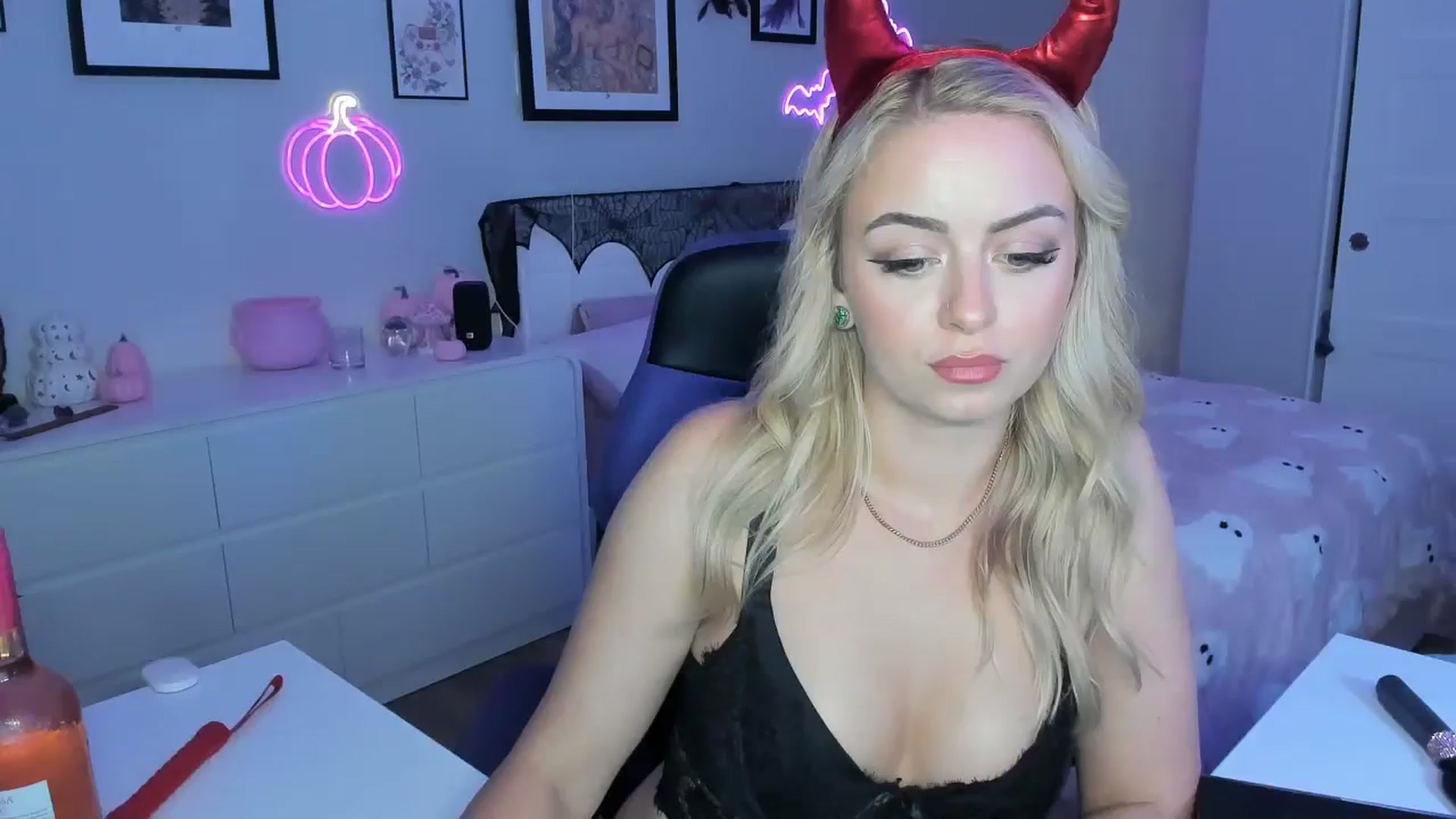 Gallery image thumbnail from Keyana_Reeves's myfreecams stream on, 10/13/2025, 05:09 image 1 of 20
