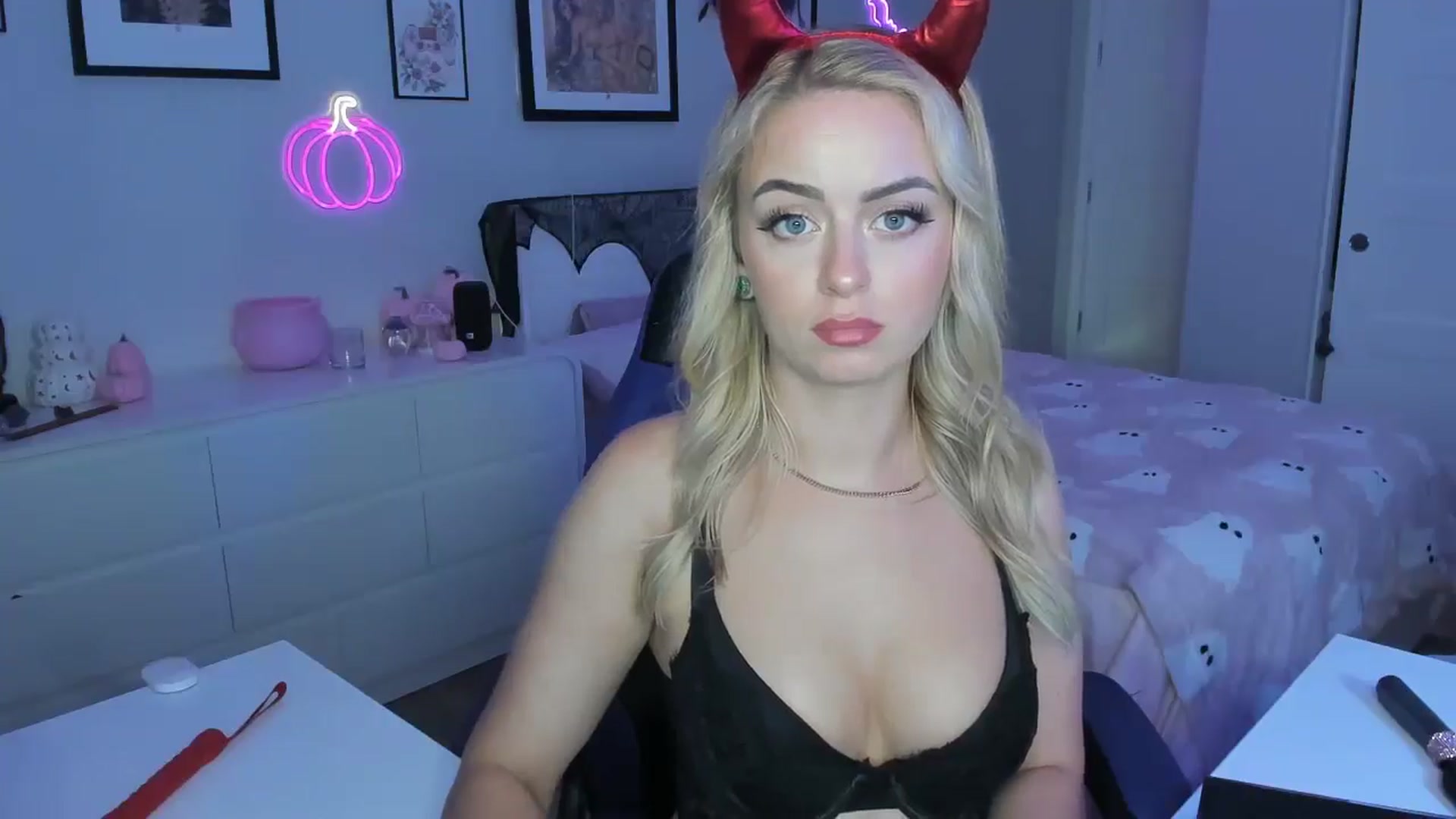 Gallery image thumbnail from Keyana_Reeves's myfreecams stream on, 10/13/2025, 05:09 image 4 of 20