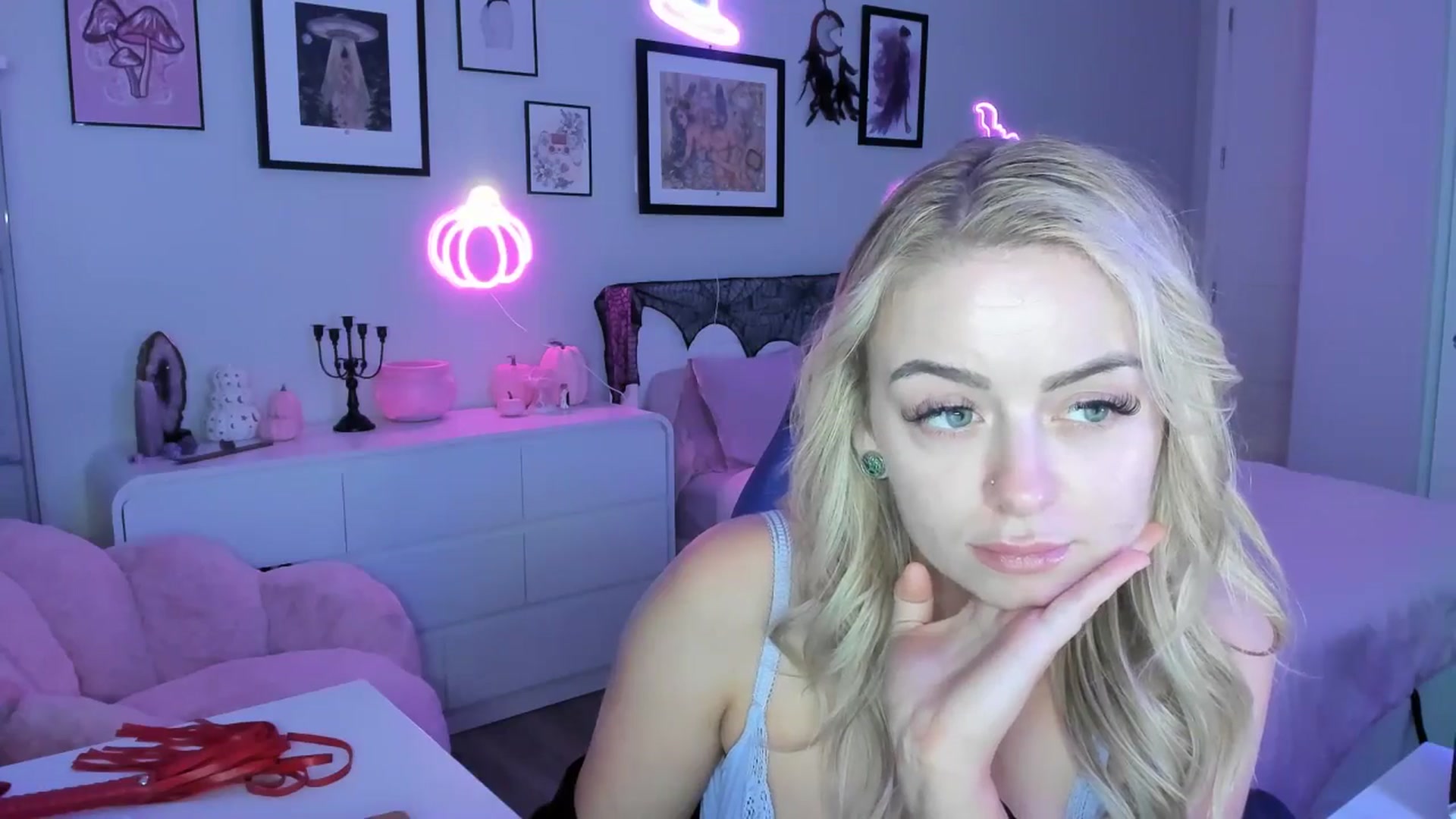 Gallery image thumbnail from Keyana_Reeves's myfreecams stream on, 10/22/2025, 03:50 image 10 of 20