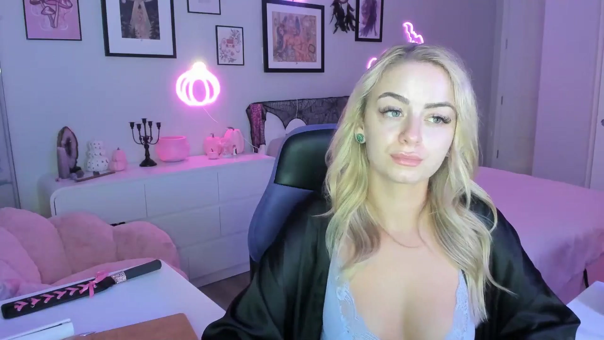 Gallery image thumbnail from Keyana_Reeves's myfreecams stream on, 10/22/2025, 03:50 image 3 of 20