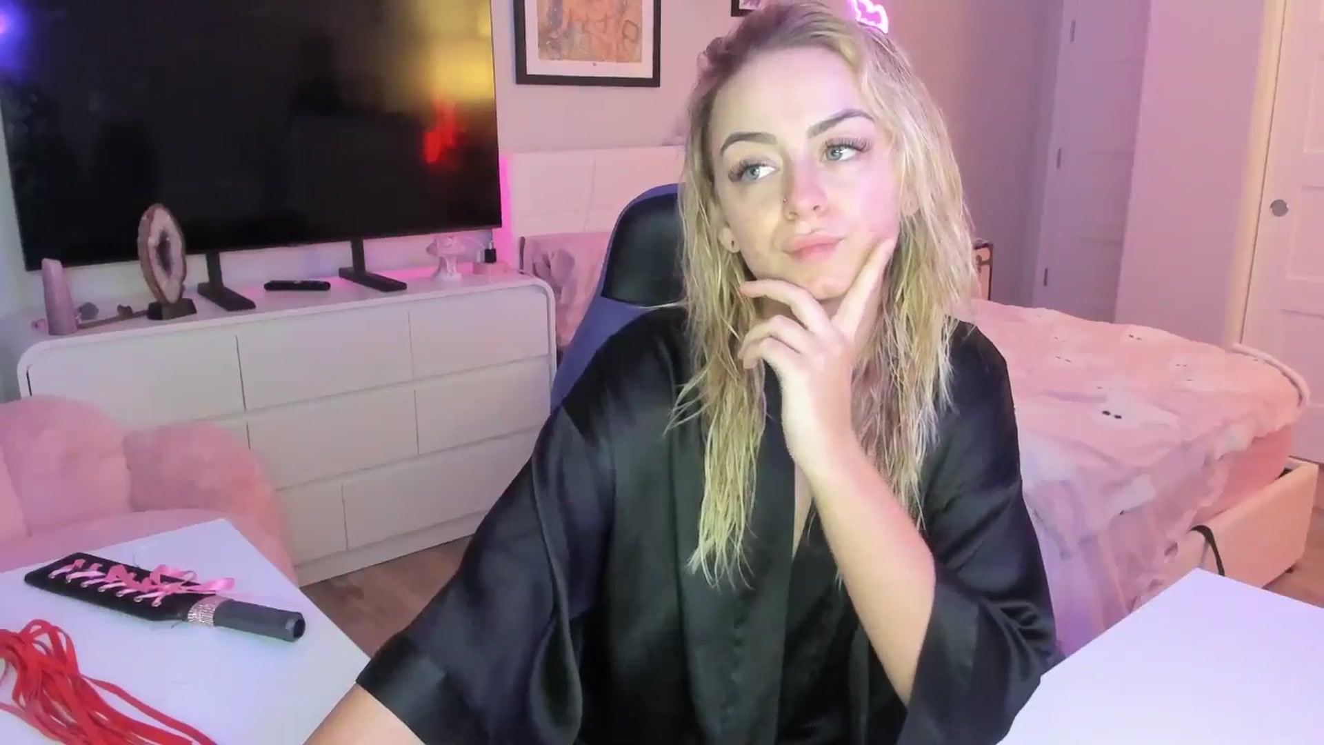 Gallery image thumbnail from Keyana_Reeves's myfreecams stream on, 11/24/2025, 04:08 image 2 of 20