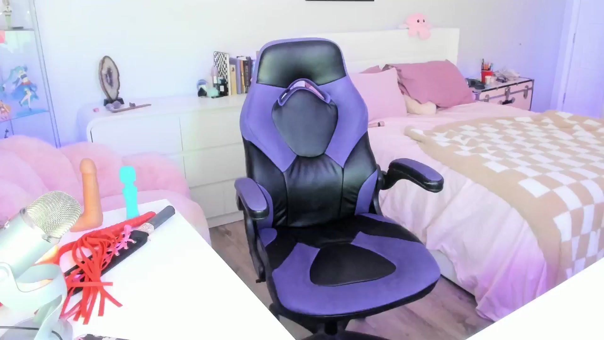 Gallery image thumbnail from Keyana_Reeves's myfreecams stream on, 12/21/2025, 06:32 image 18 of 20