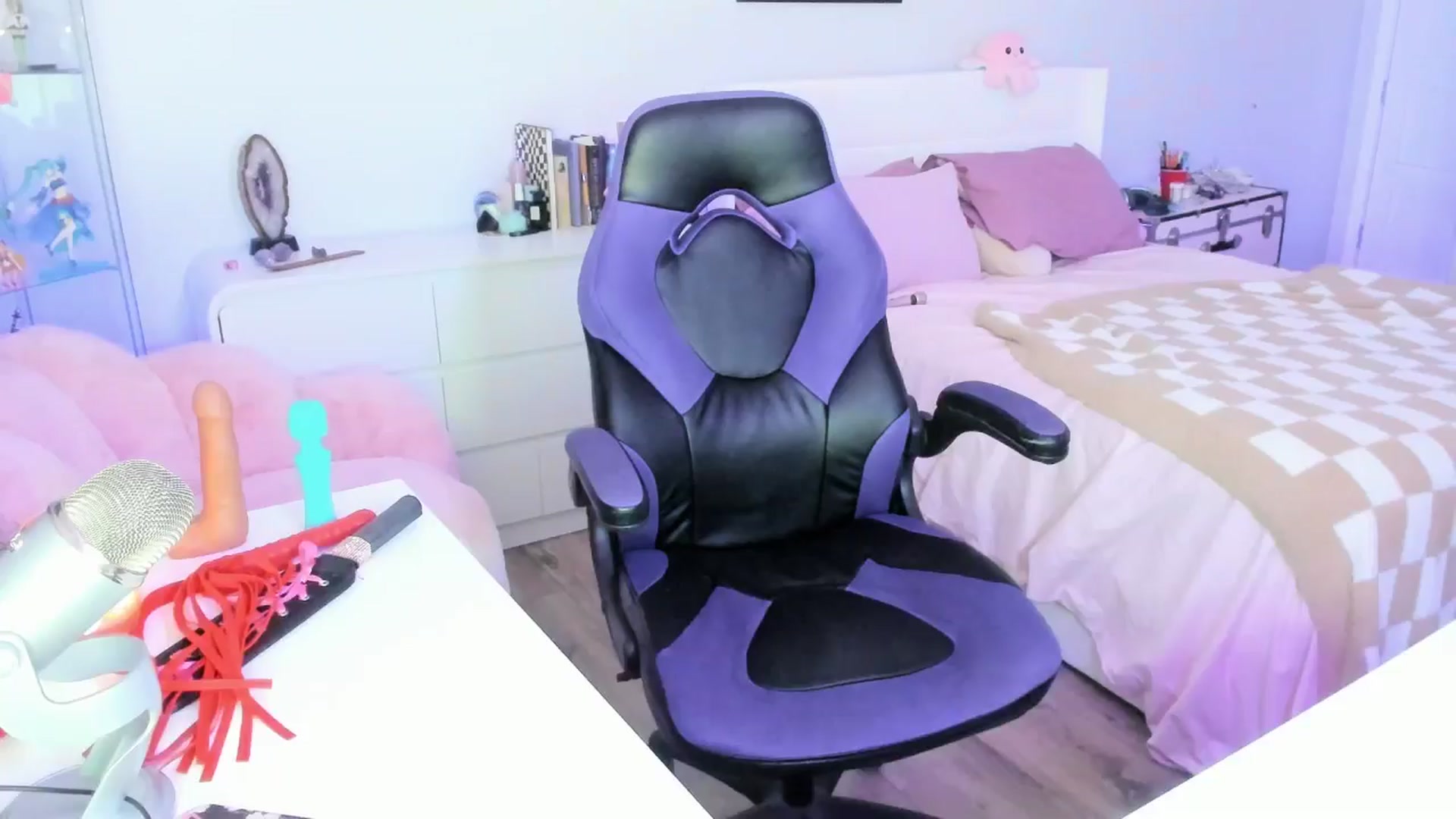 Gallery image thumbnail from Keyana_Reeves's myfreecams stream on, 12/21/2025, 06:32 image 17 of 20
