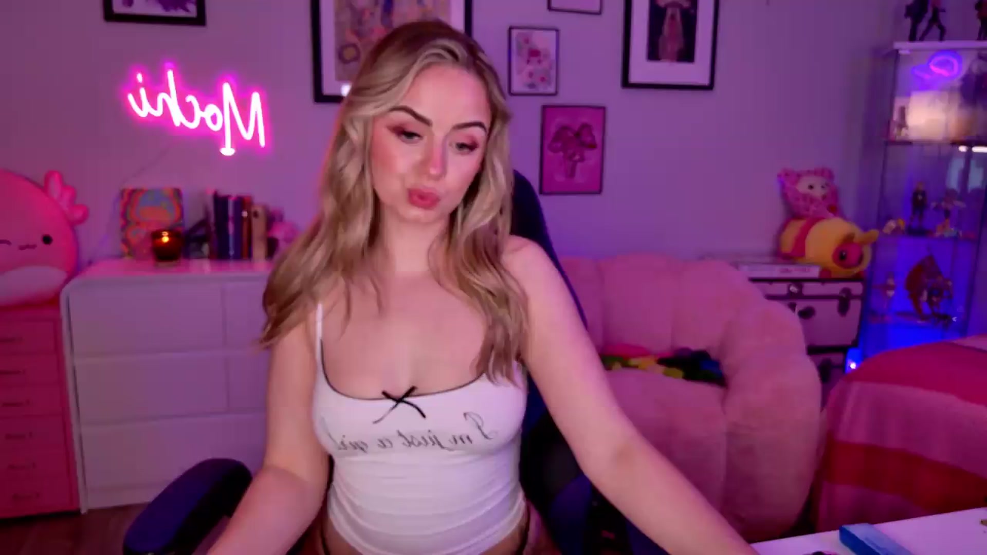 Gallery image thumbnail from Keyana_Reeves's myfreecams stream on, 08/09/2026, 05:14 image 9 of 20