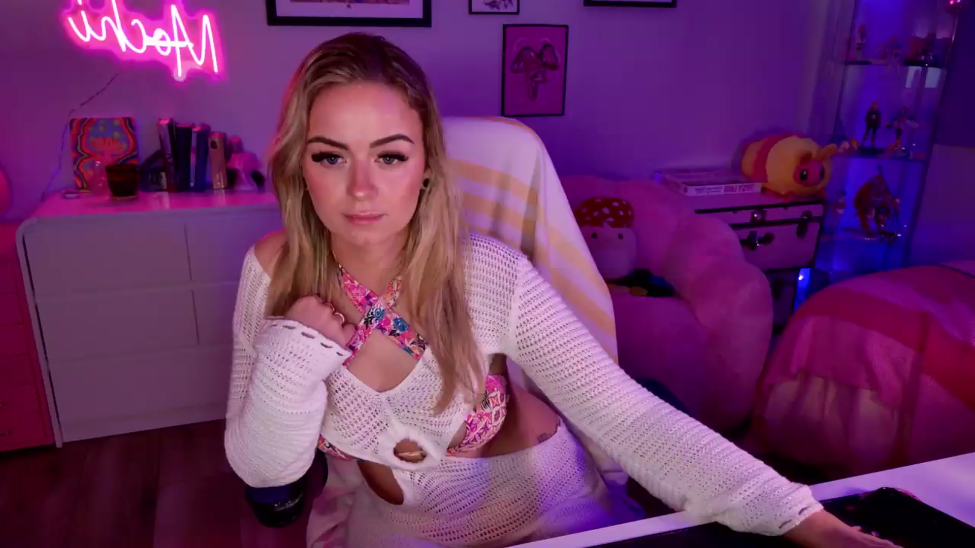 Gallery image thumbnail from Keyana_Reeves's myfreecams stream on, 08/18/2026, 03:47 image 3 of 20