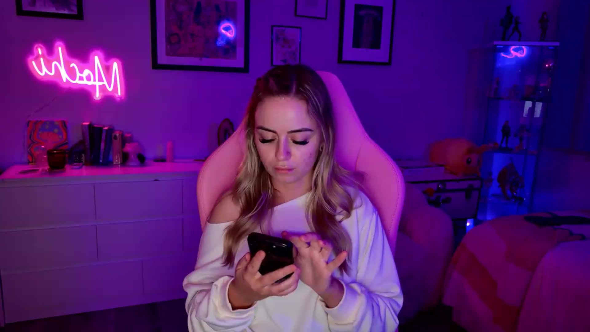 Gallery image thumbnail from Keyana_Reeves's myfreecams stream on, 08/25/2026, 04:11 image 12 of 20