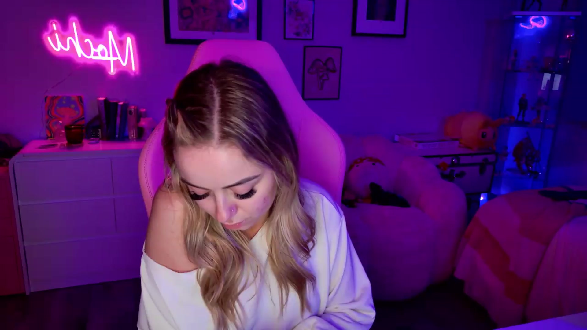 Gallery image thumbnail from Keyana_Reeves's myfreecams stream on, 08/25/2026, 04:11 image 18 of 20