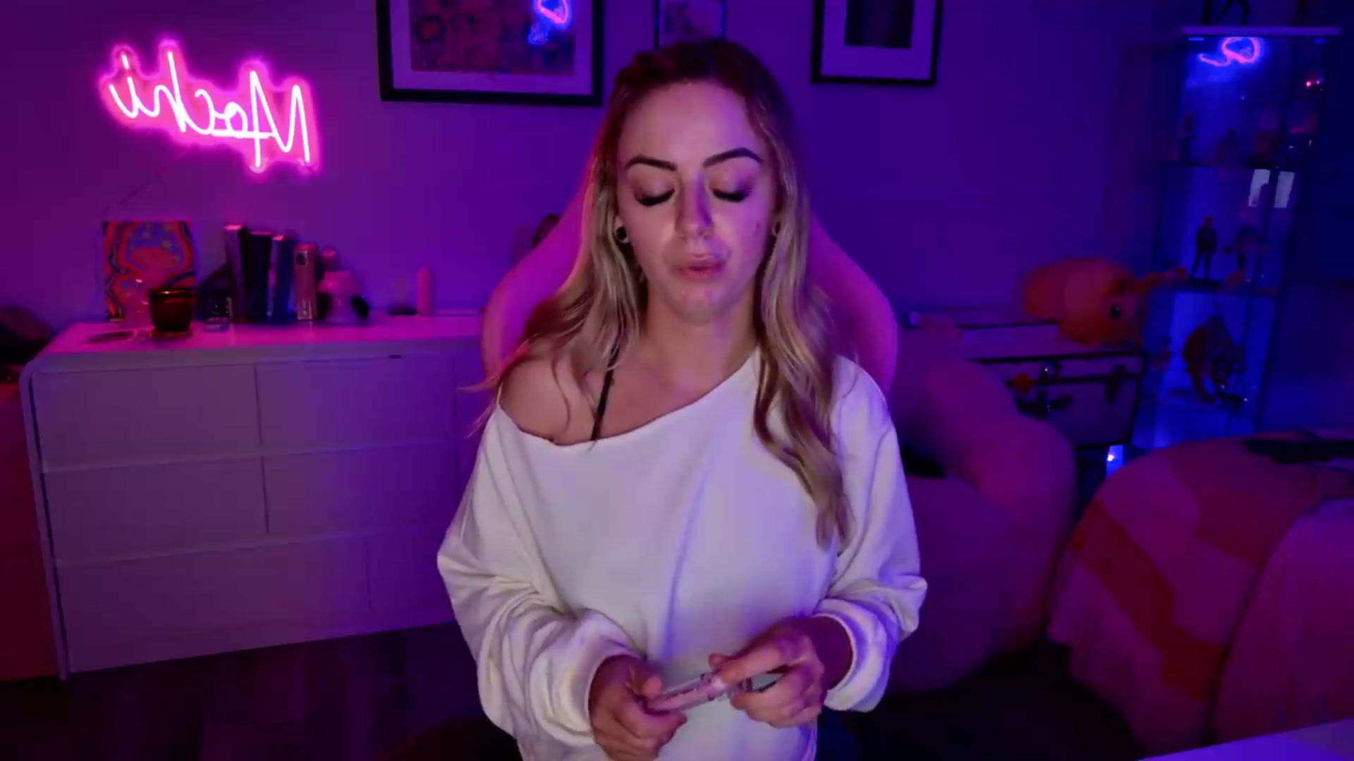 Gallery image thumbnail from Keyana_Reeves's myfreecams stream on, 08/25/2026, 04:11 image 14 of 20
