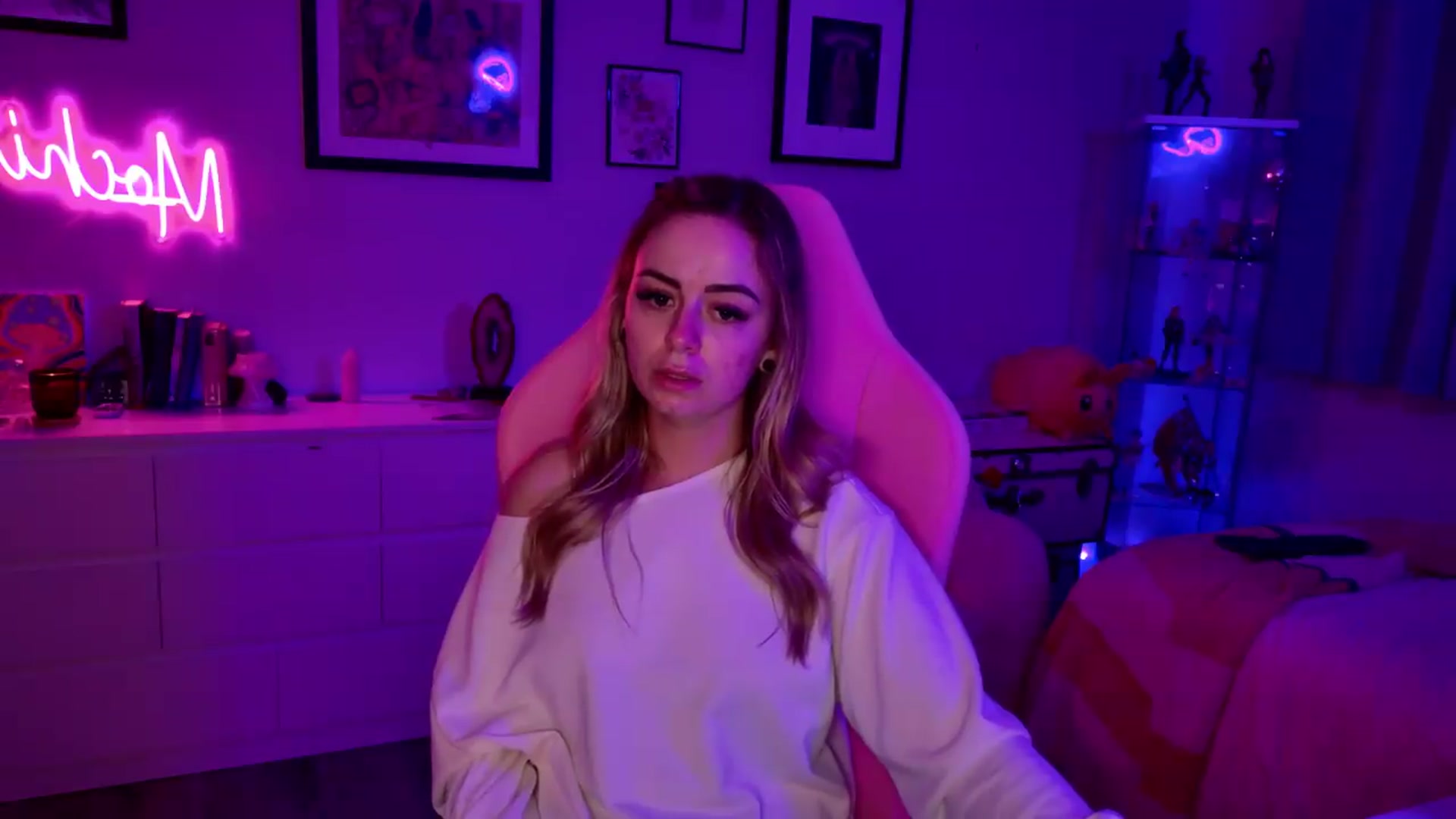 Gallery image thumbnail from Keyana_Reeves's myfreecams stream on, 08/25/2026, 04:11 image 10 of 20