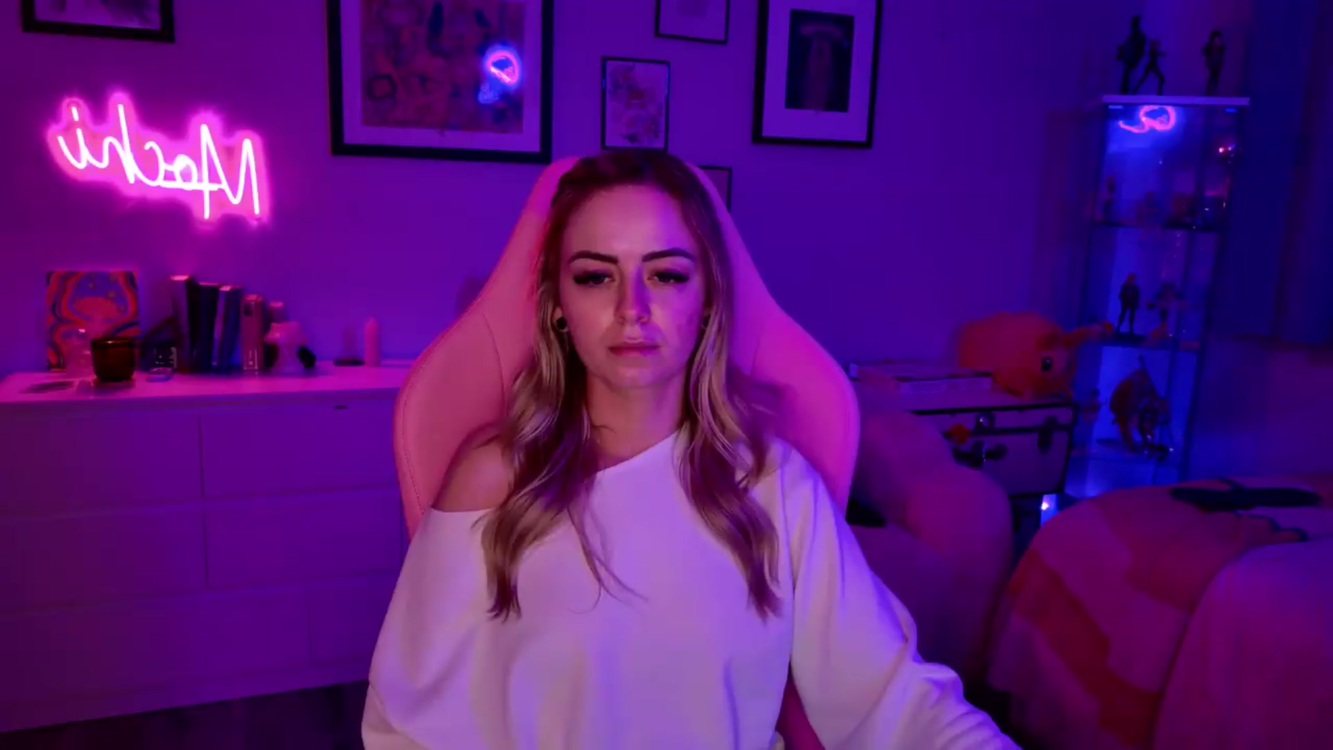 Gallery image thumbnail from Keyana_Reeves's myfreecams stream on, 08/25/2026, 04:11 image 13 of 20