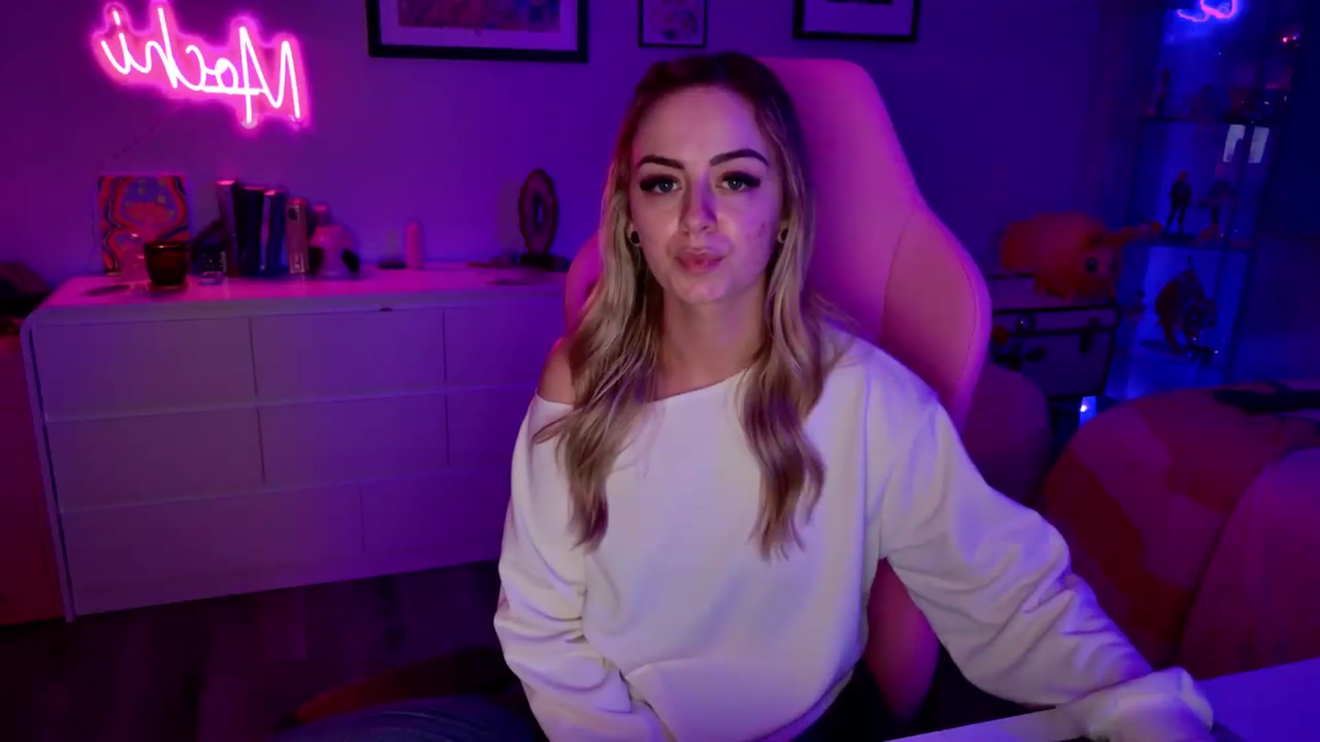 Gallery image thumbnail from Keyana_Reeves's myfreecams stream on, 08/25/2026, 04:11 image 5 of 20
