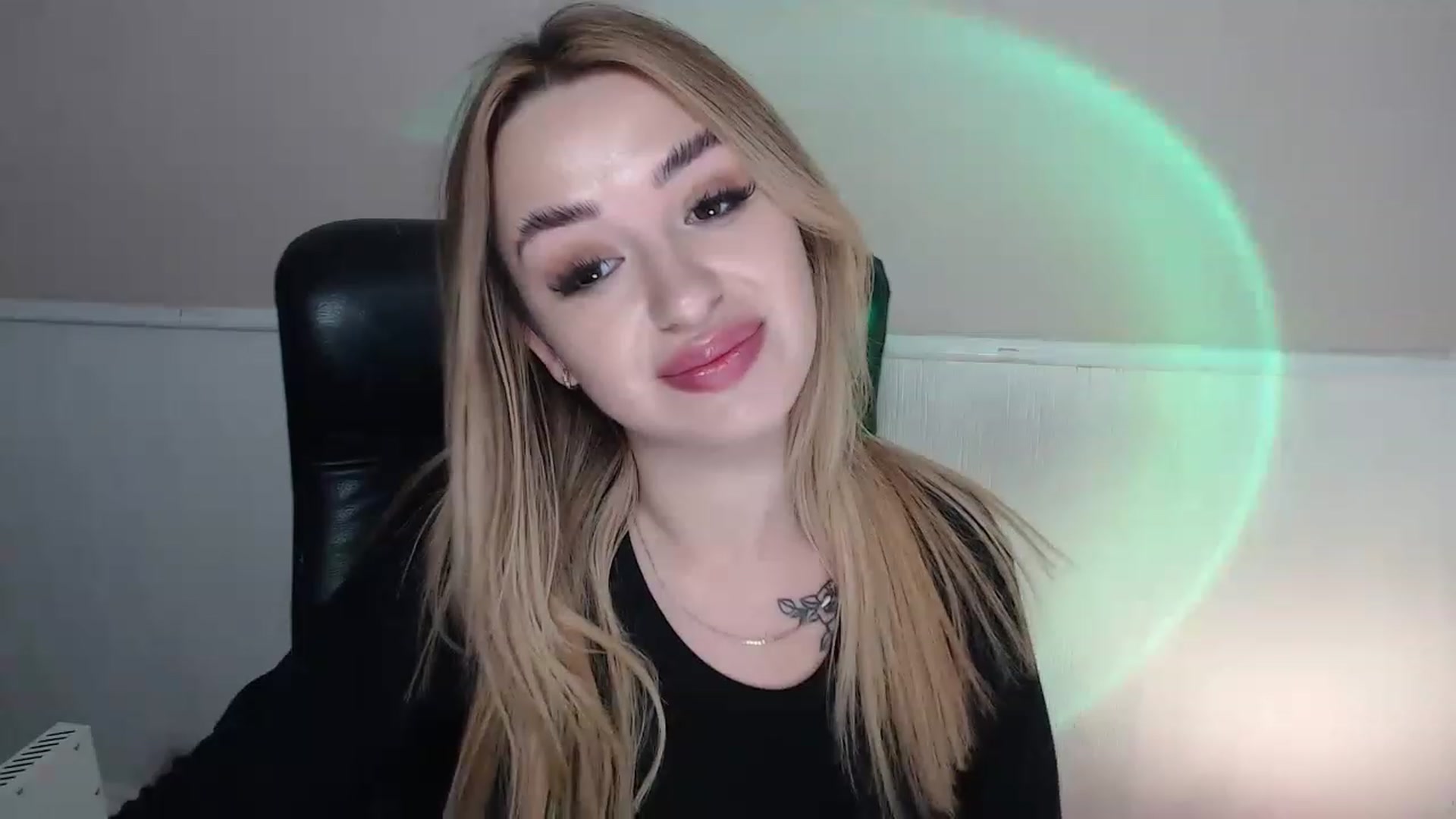 Gallery image thumbnail from Keyssi_li's myfreecams stream on, 11/21/2022, 10:25 image 13 of 20